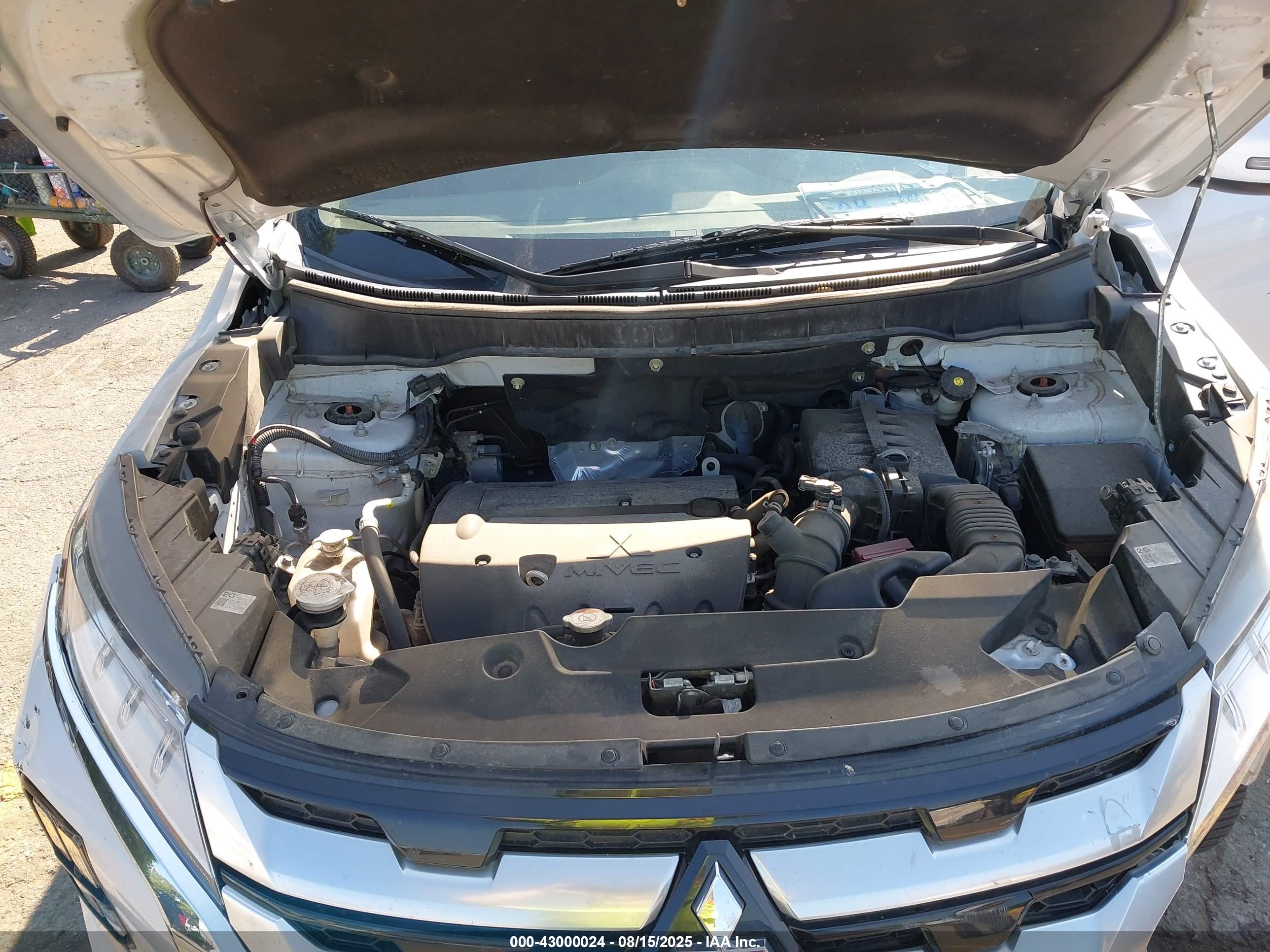 MITSUBISHI OUTLANDER image 10