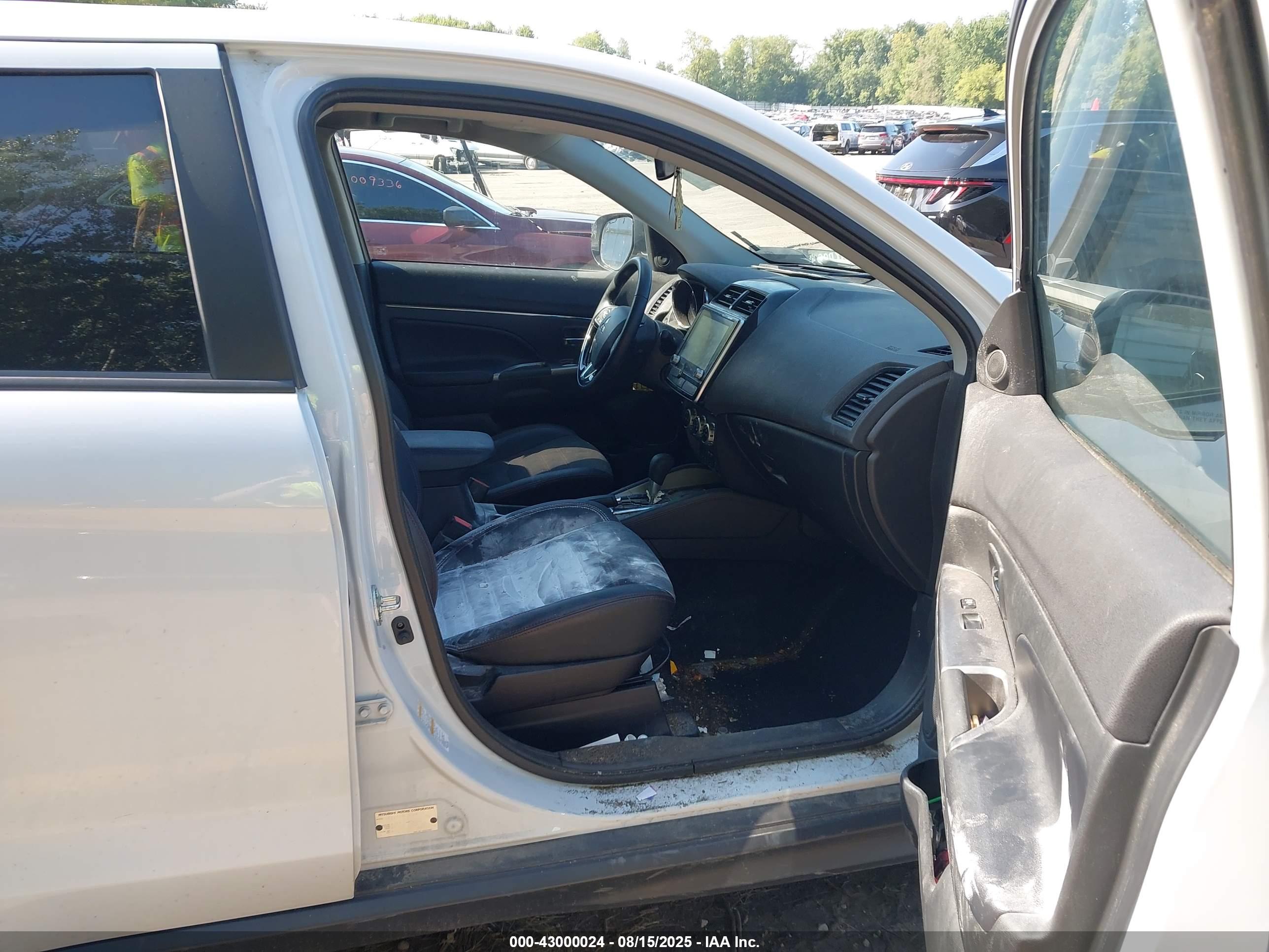 MITSUBISHI OUTLANDER image 5