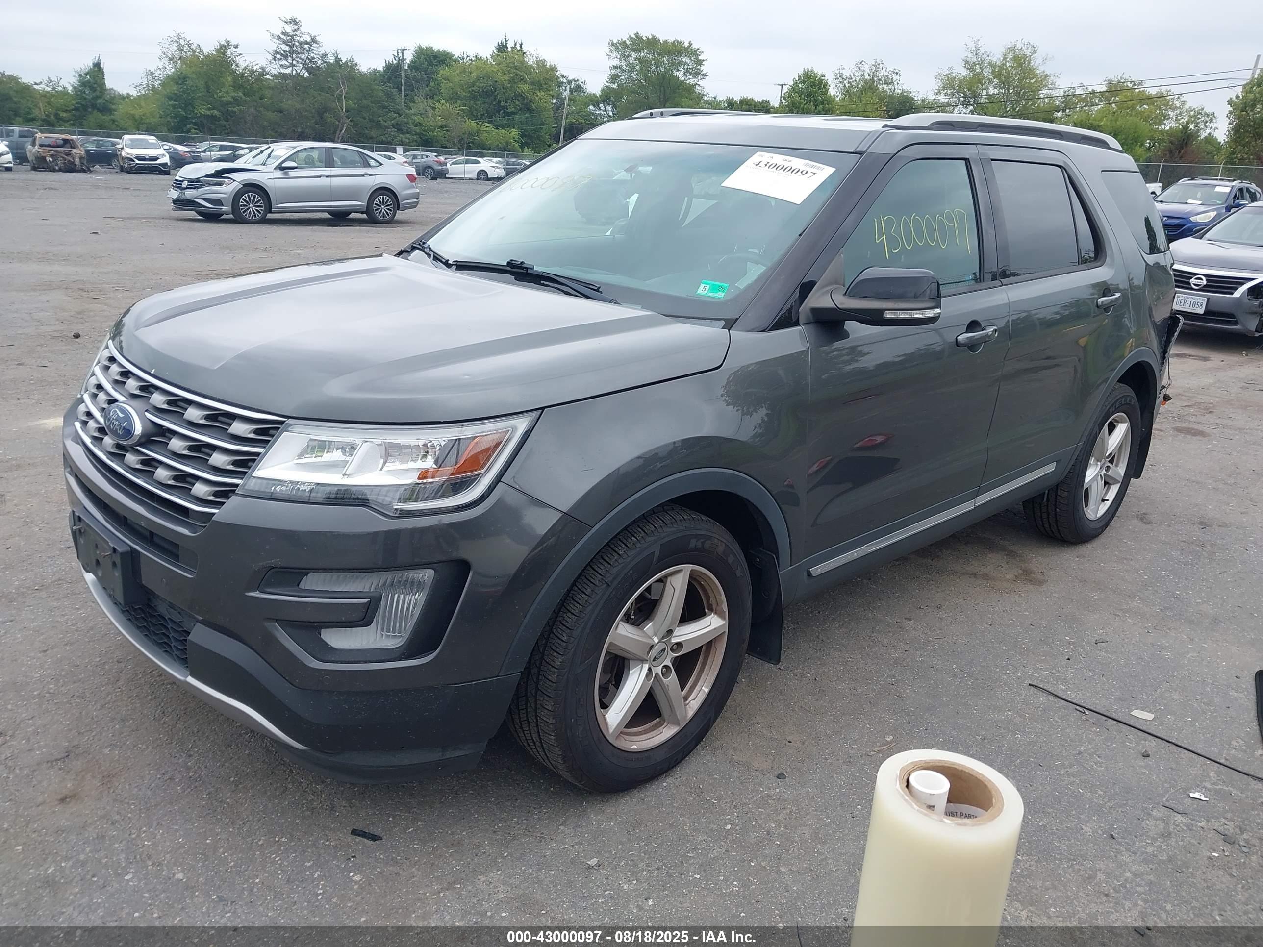 FORD EXPLORER image 2