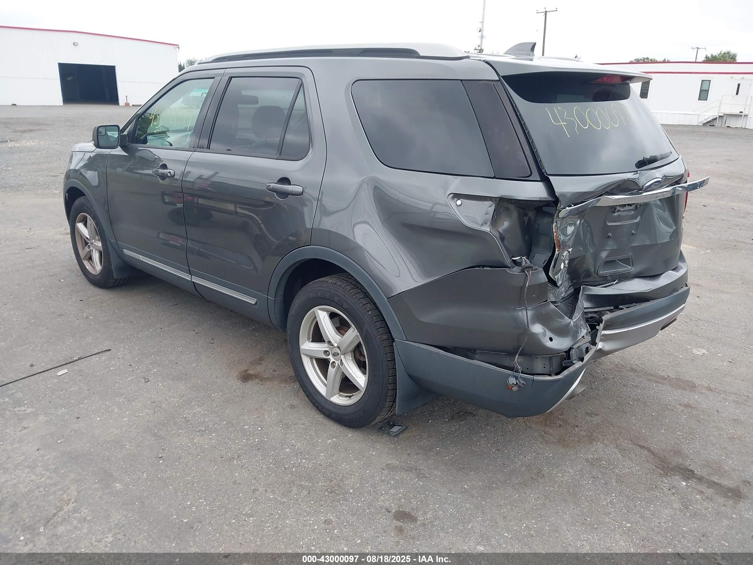 FORD EXPLORER image 3