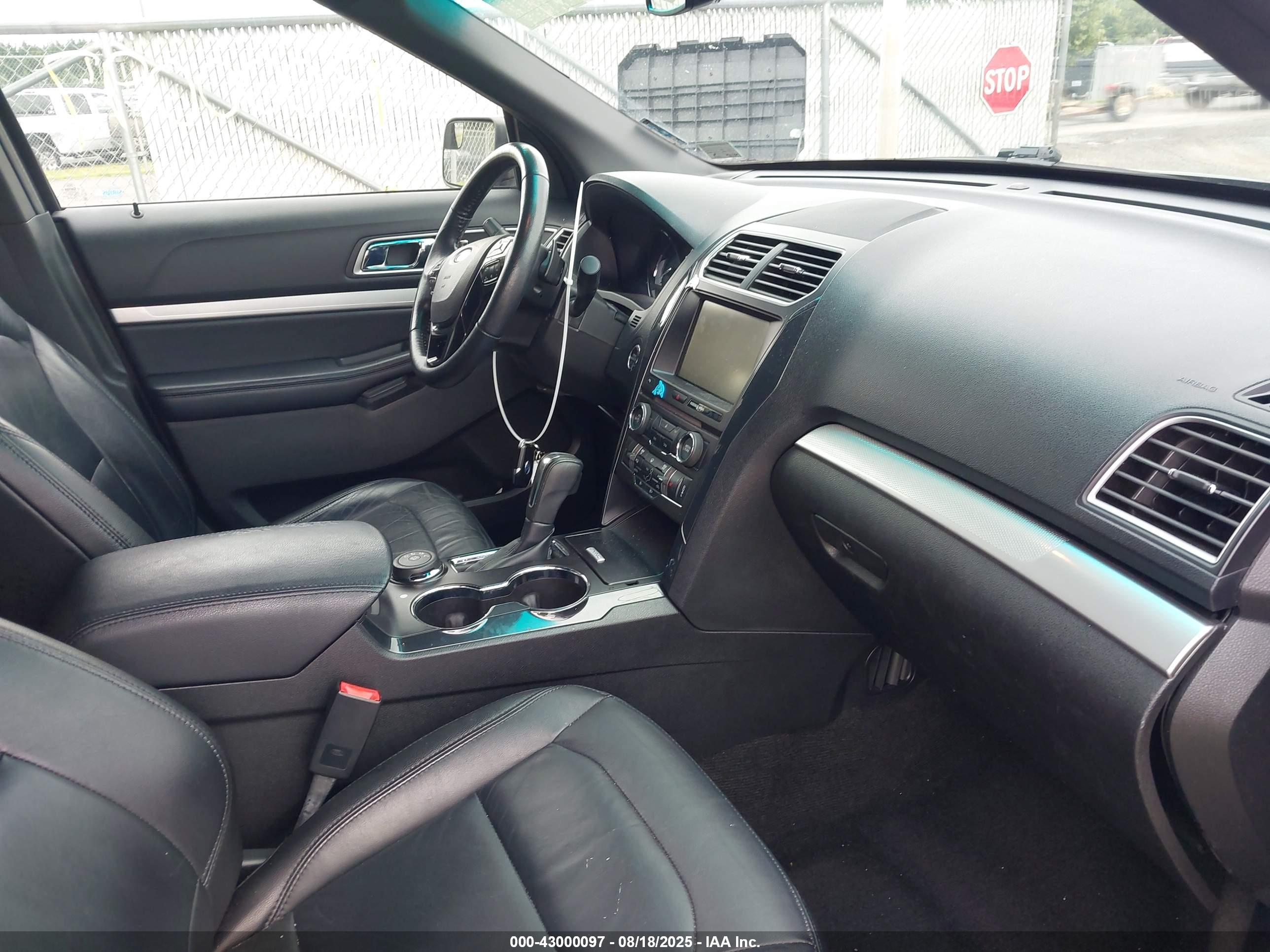 FORD EXPLORER image 5