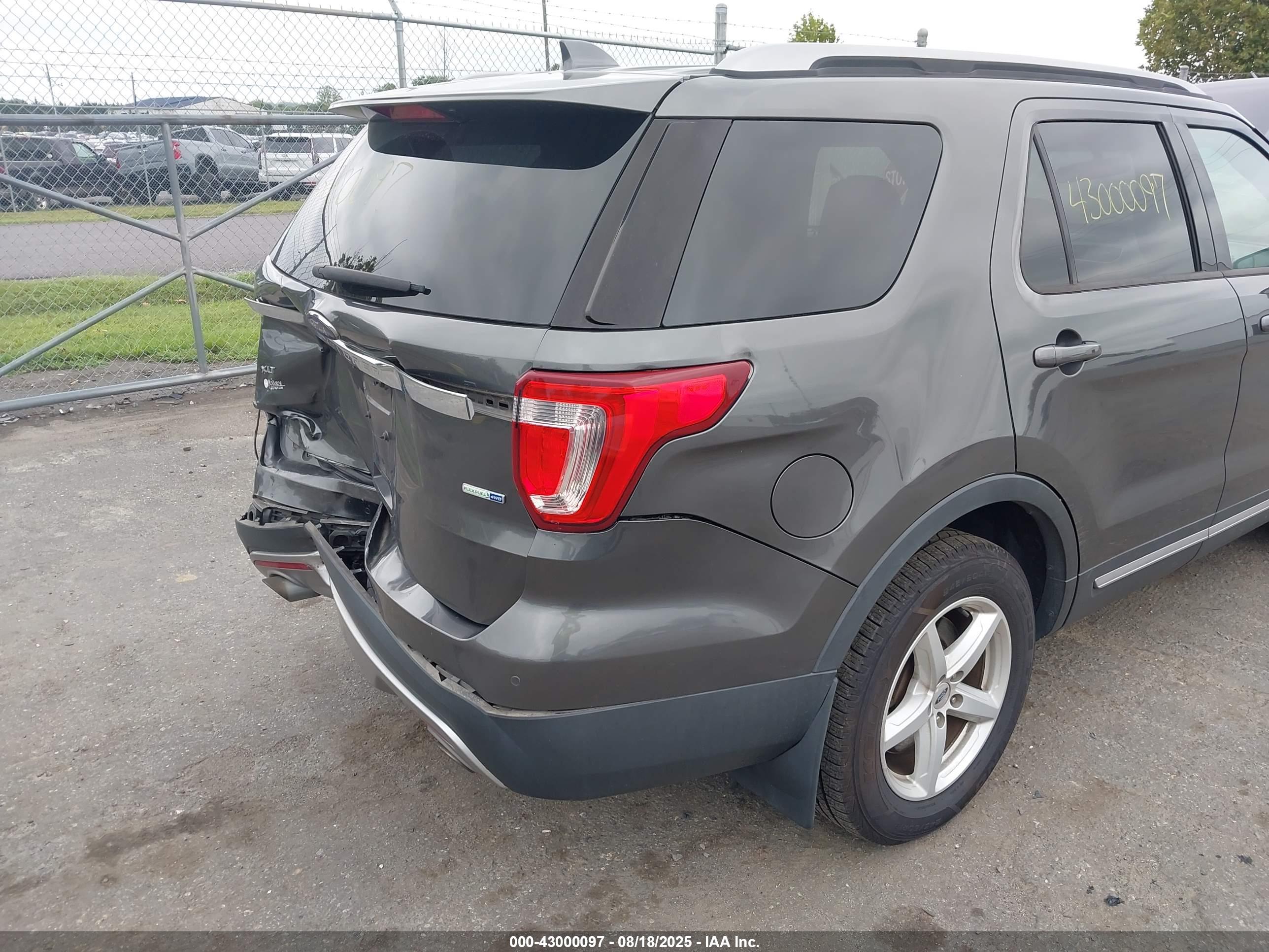 FORD EXPLORER image 6