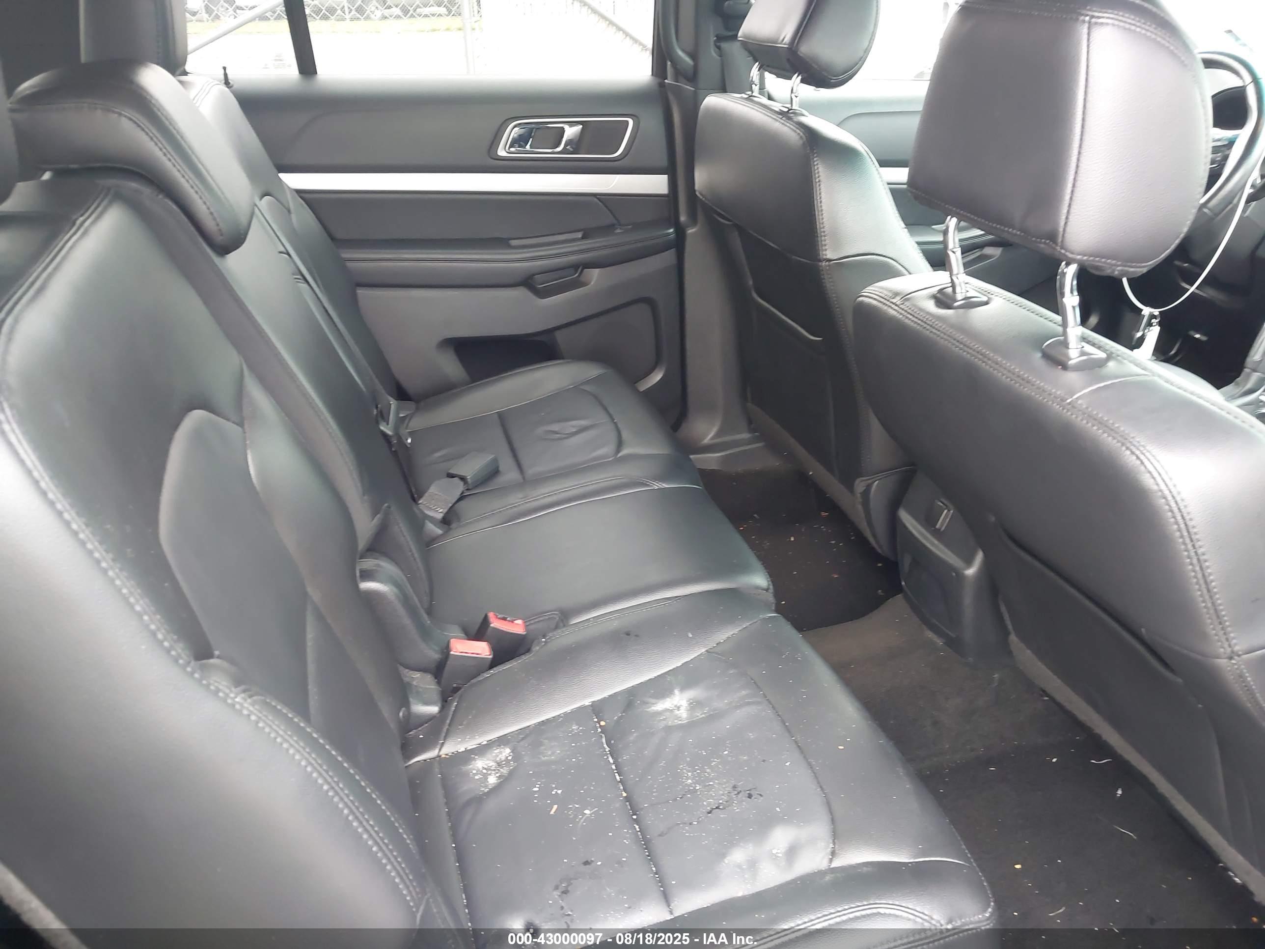 FORD EXPLORER image 8