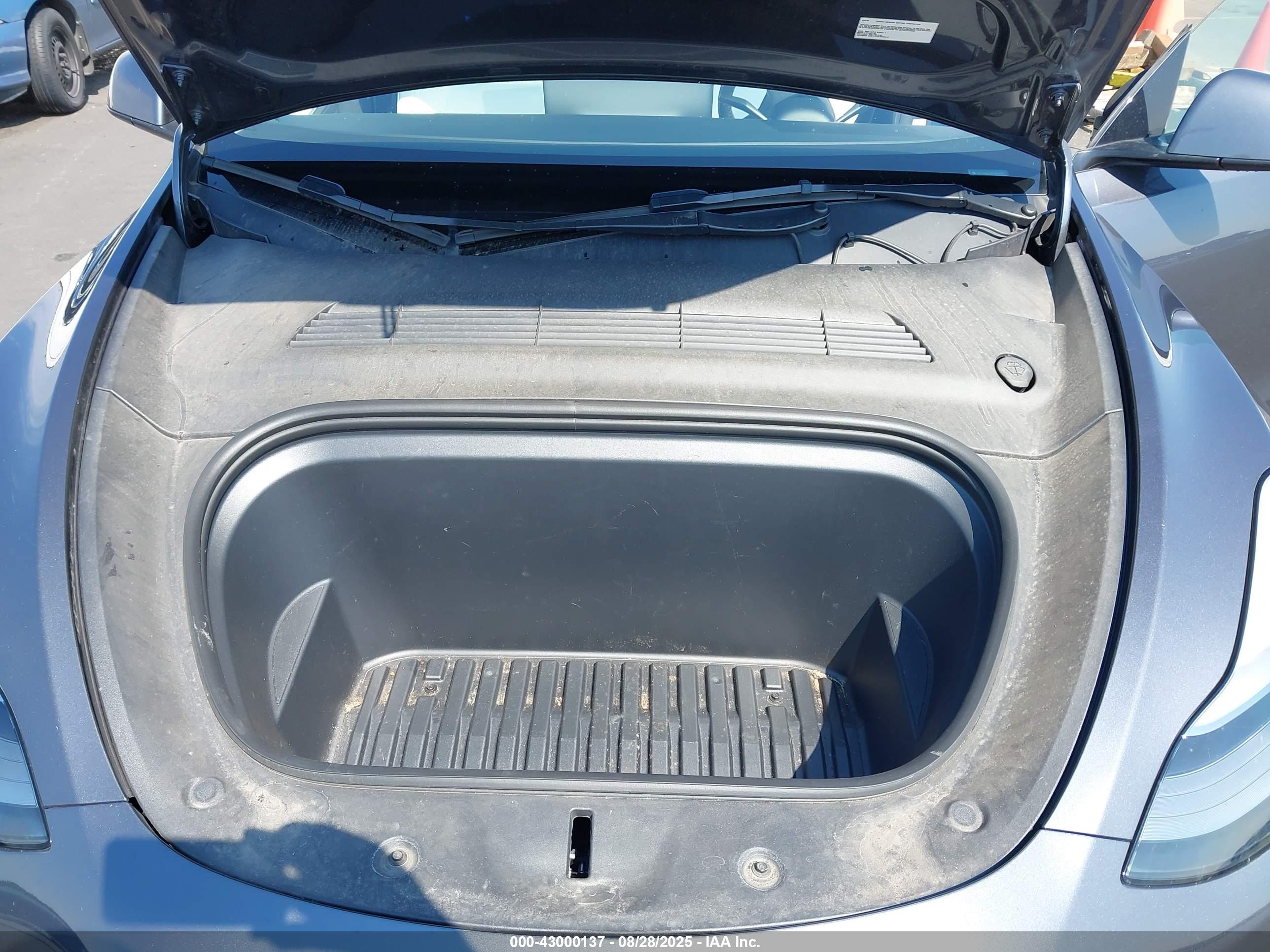 TESLA MODEL image 10