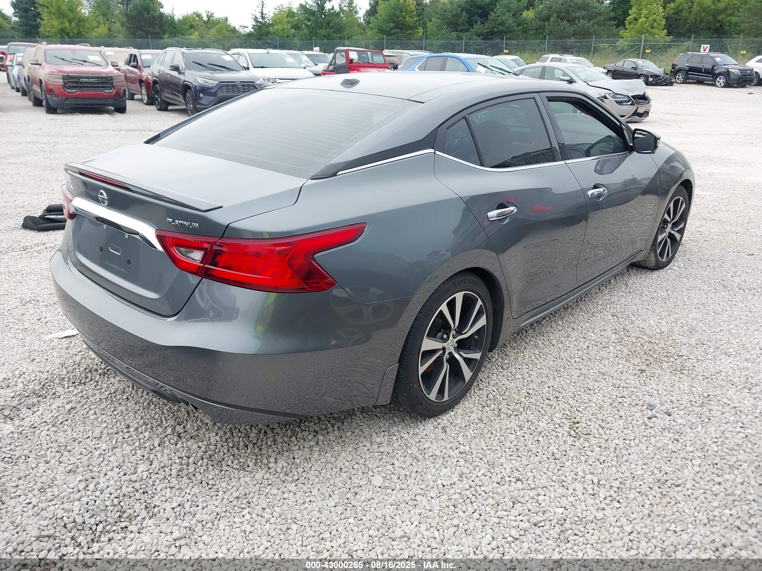 NISSAN MAXIMA image 4