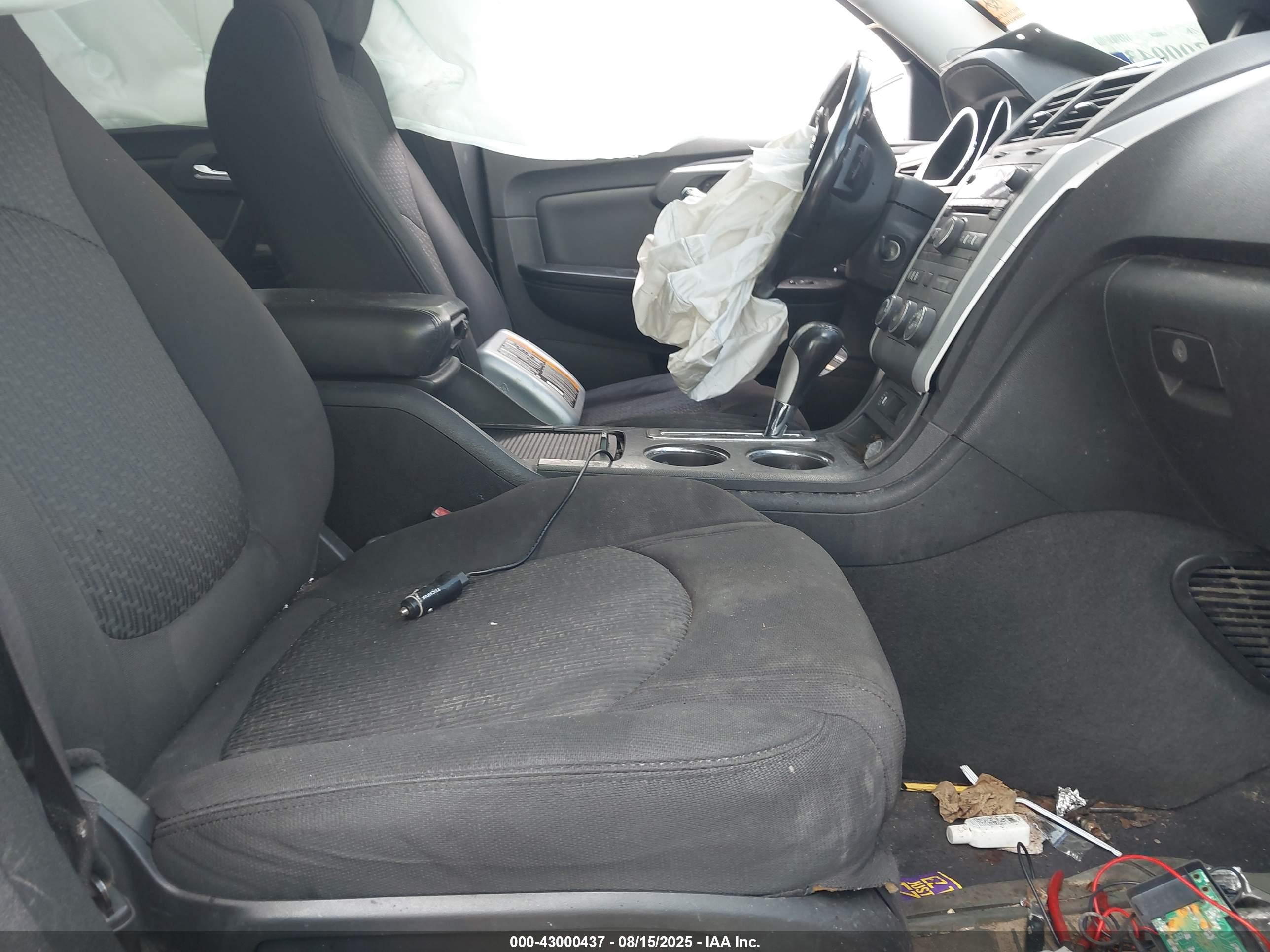 CHEVROLET TRAVERSE image 5