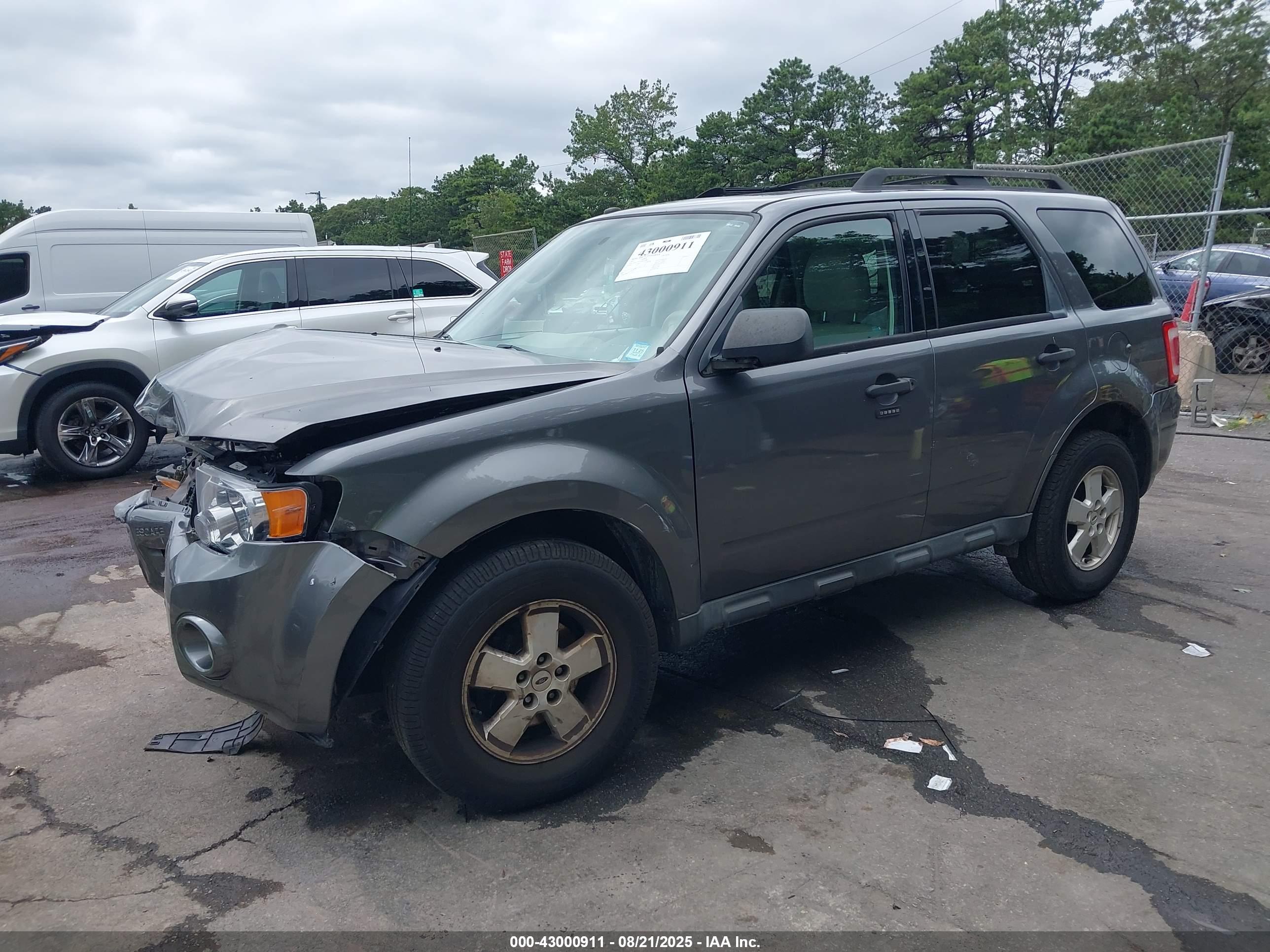 FORD ESCAPE image 2