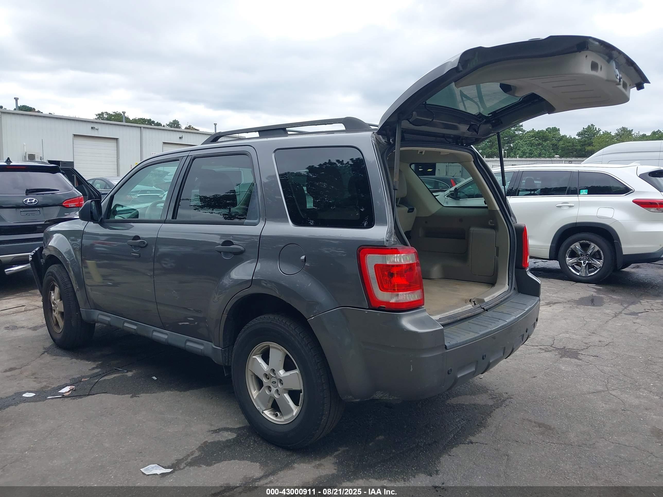 FORD ESCAPE image 3