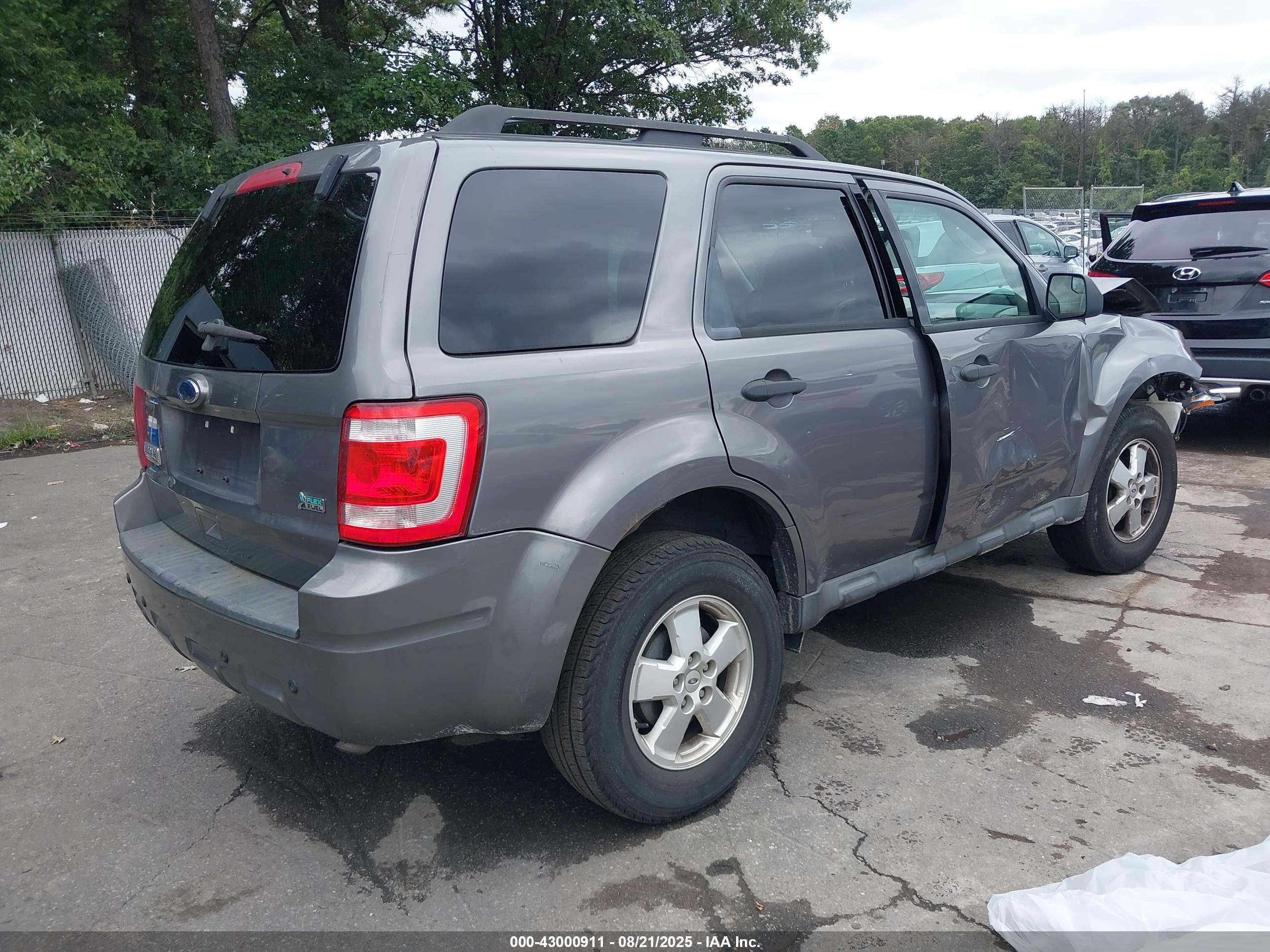FORD ESCAPE image 4