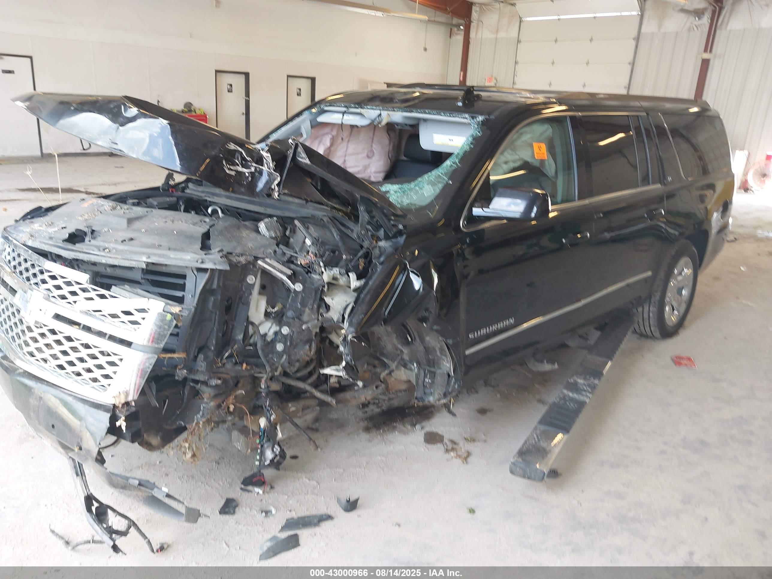 CHEVROLET SUBURBAN image 2