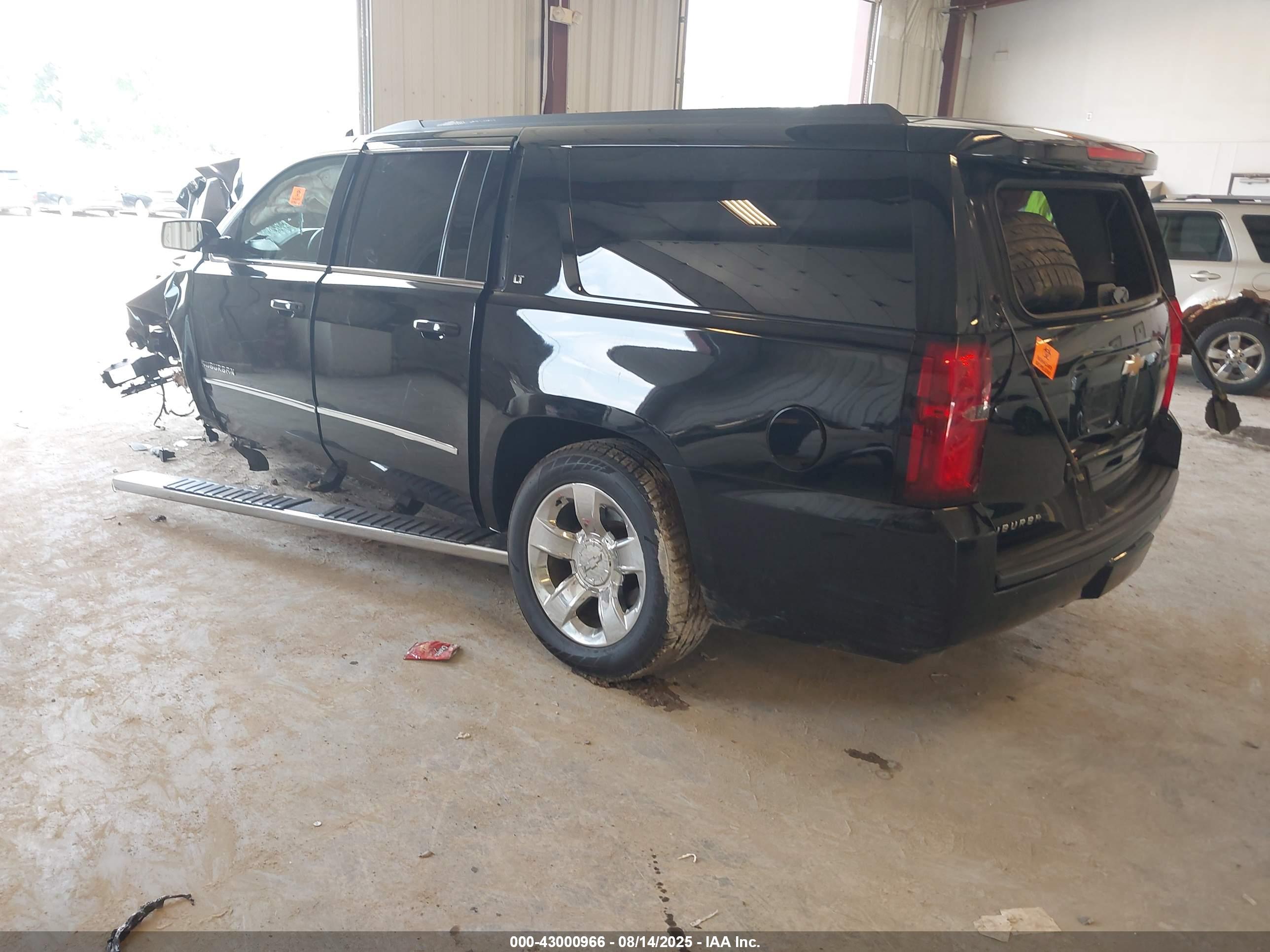 CHEVROLET SUBURBAN image 3