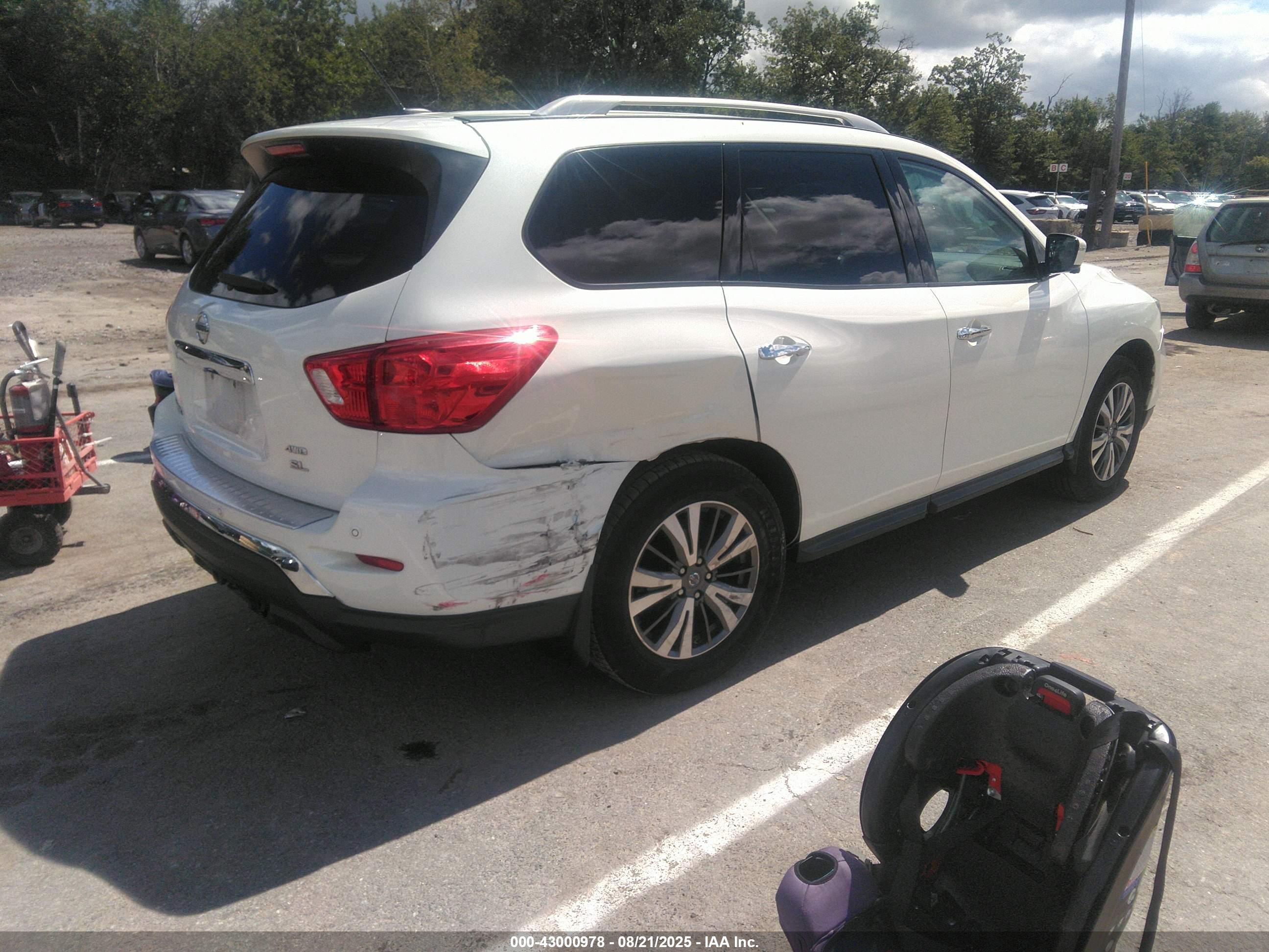 NISSAN PATHFINDER image 4