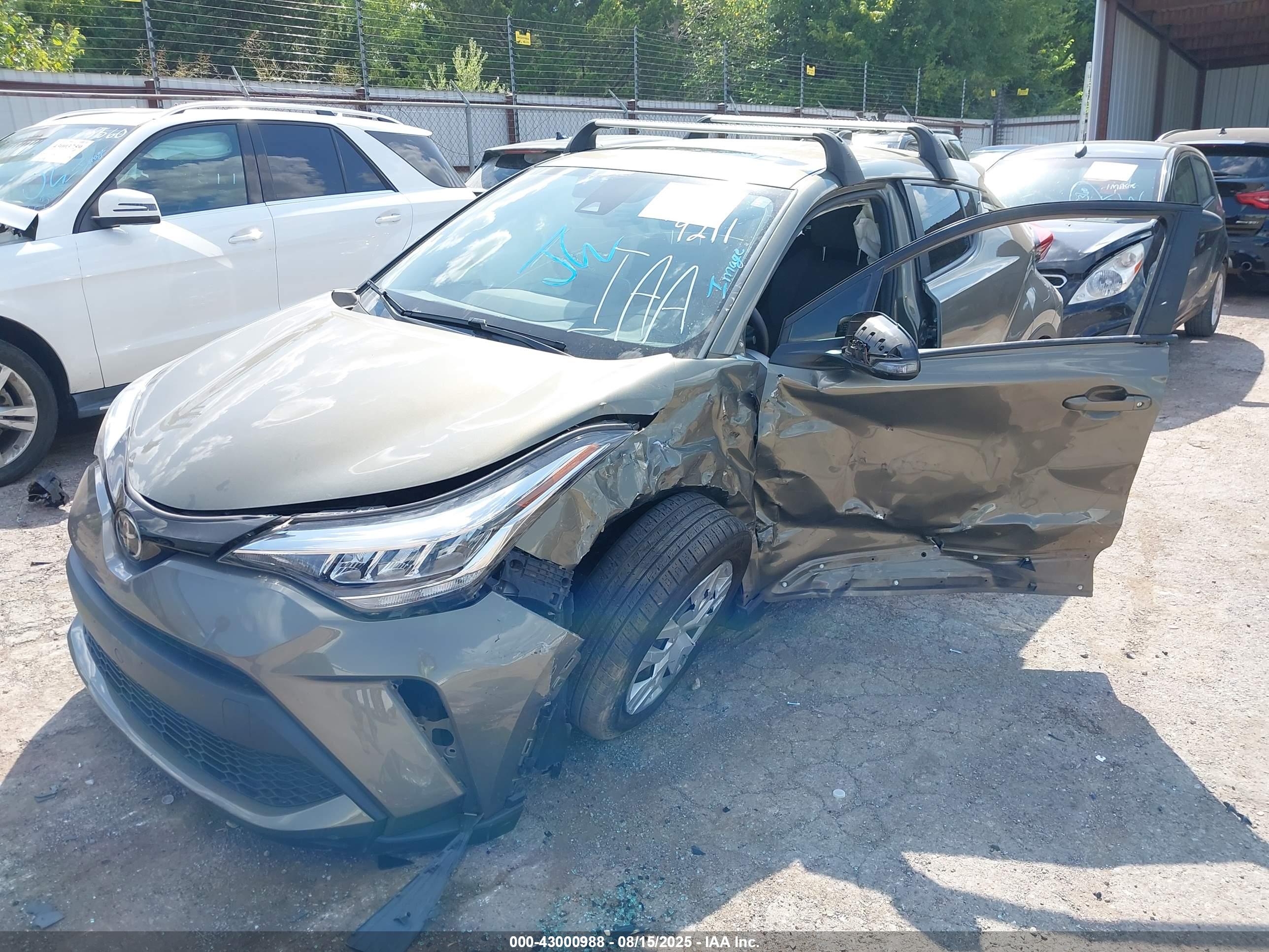 TOYOTA C-HR image 2