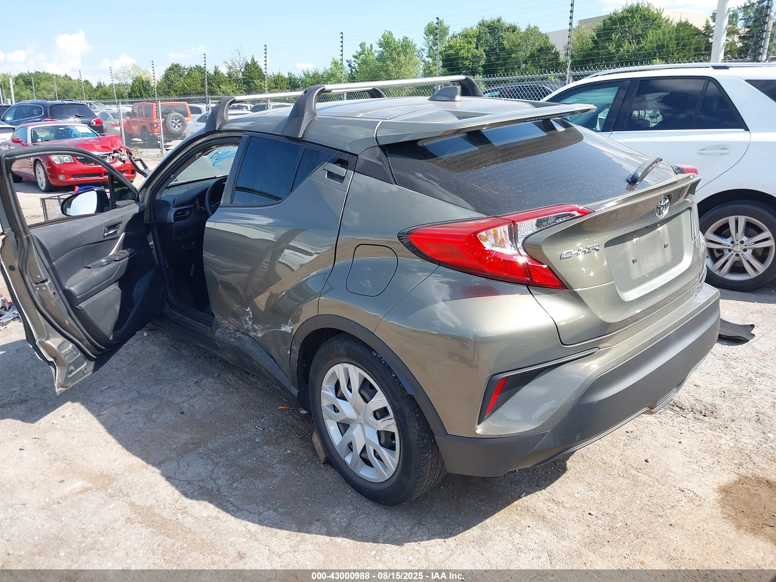 TOYOTA C-HR image 3