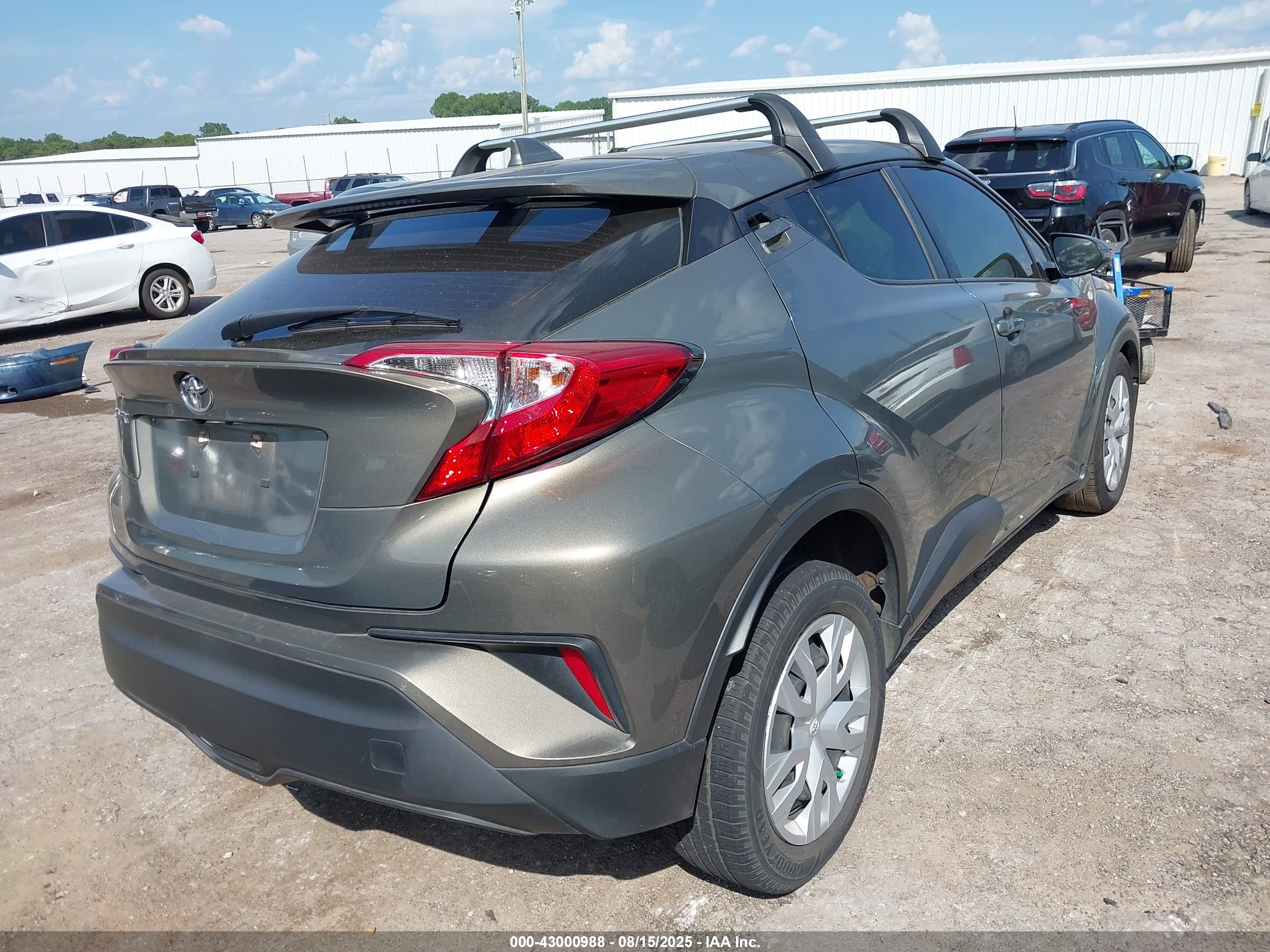 TOYOTA C-HR image 4