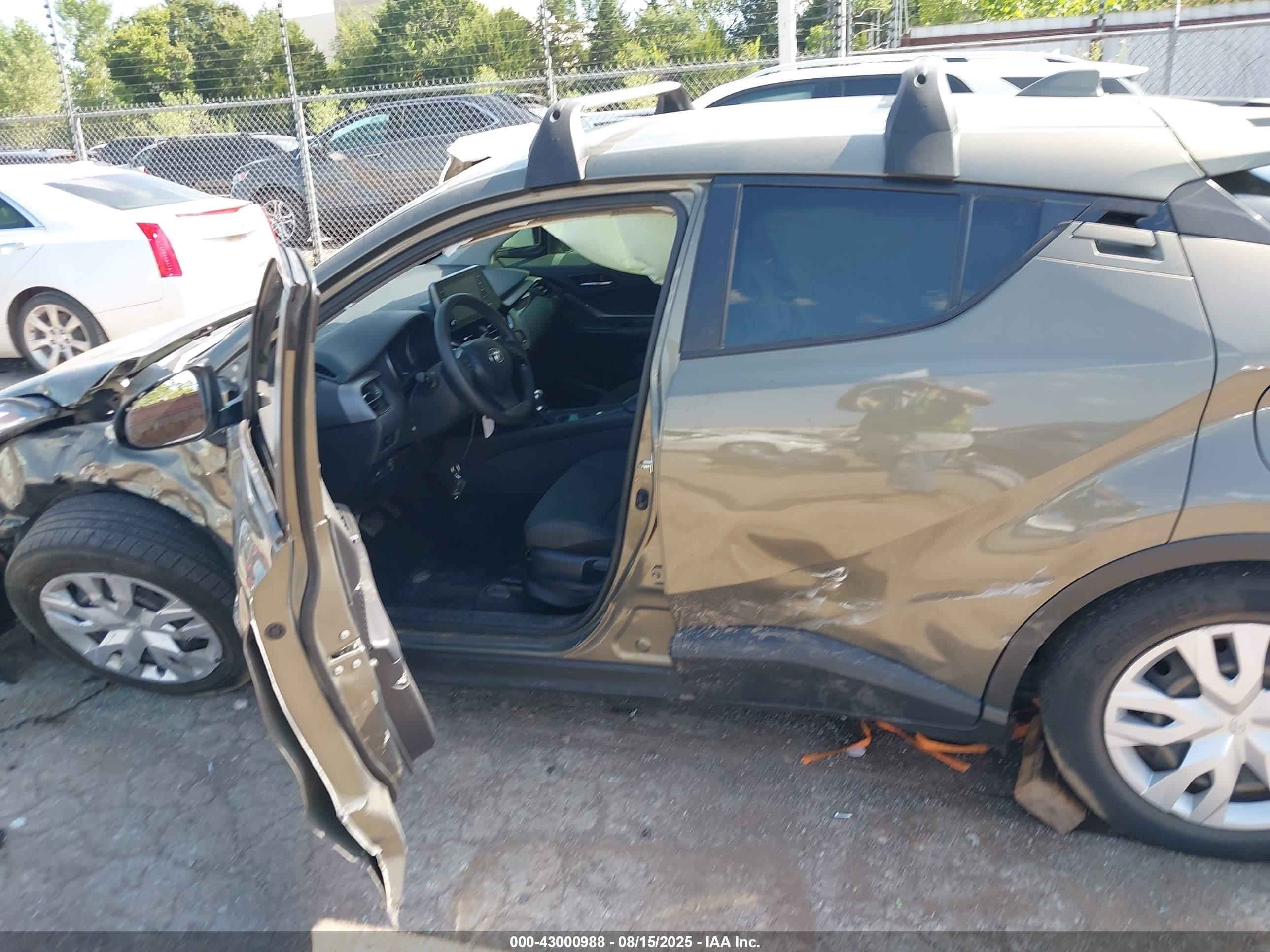 TOYOTA C-HR image 6