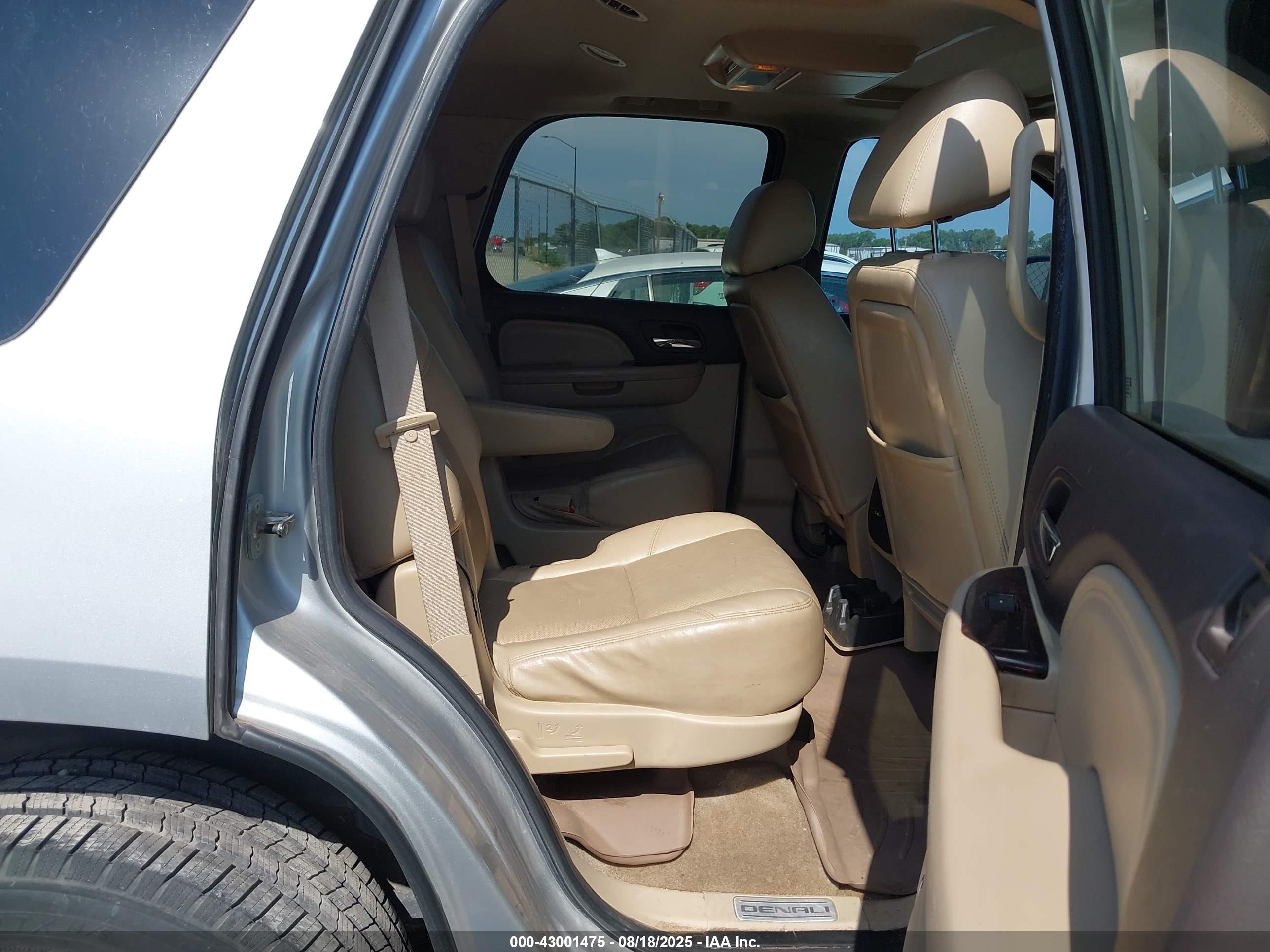 GMC YUKON image 8