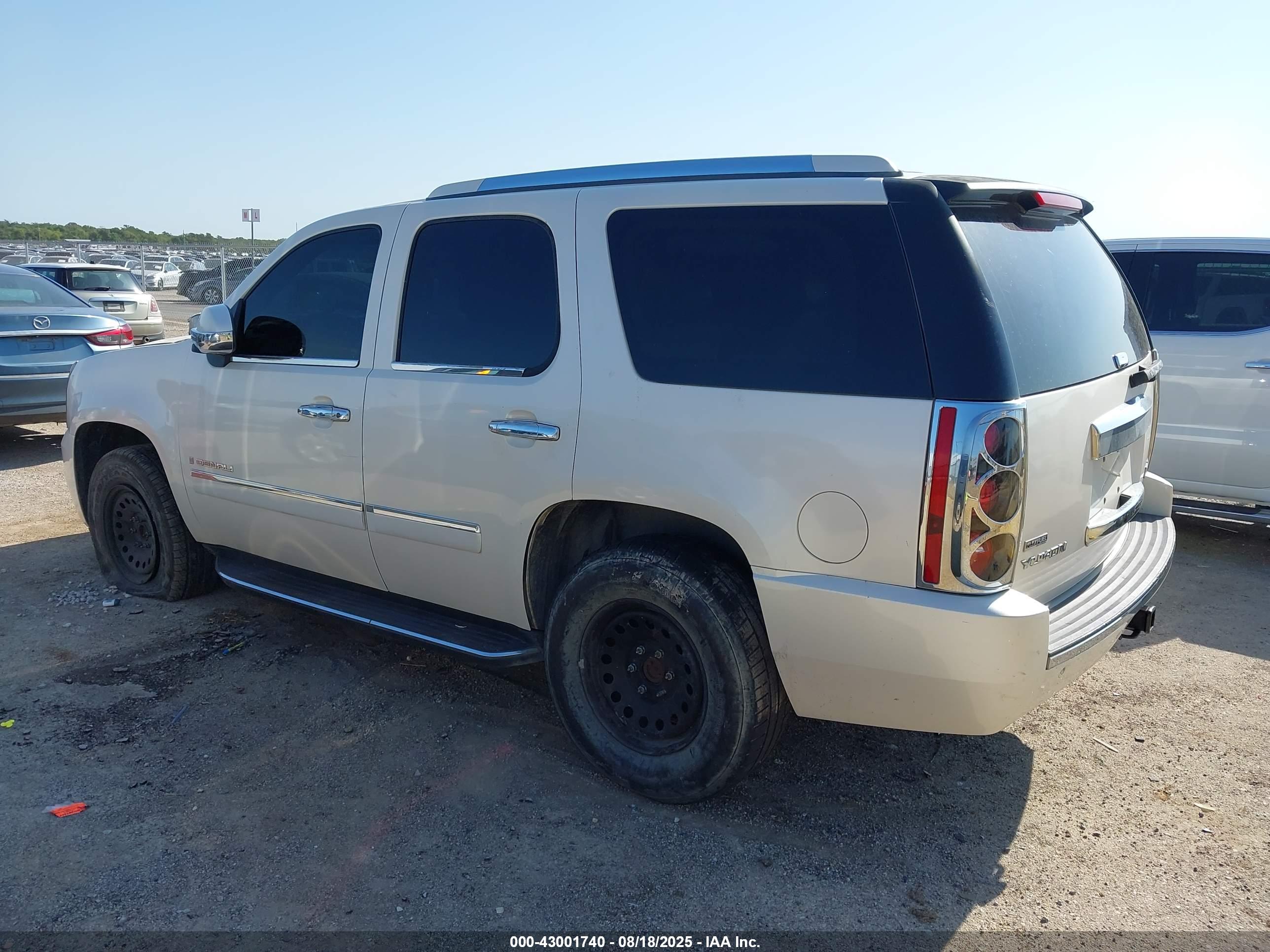 GMC YUKON image 3