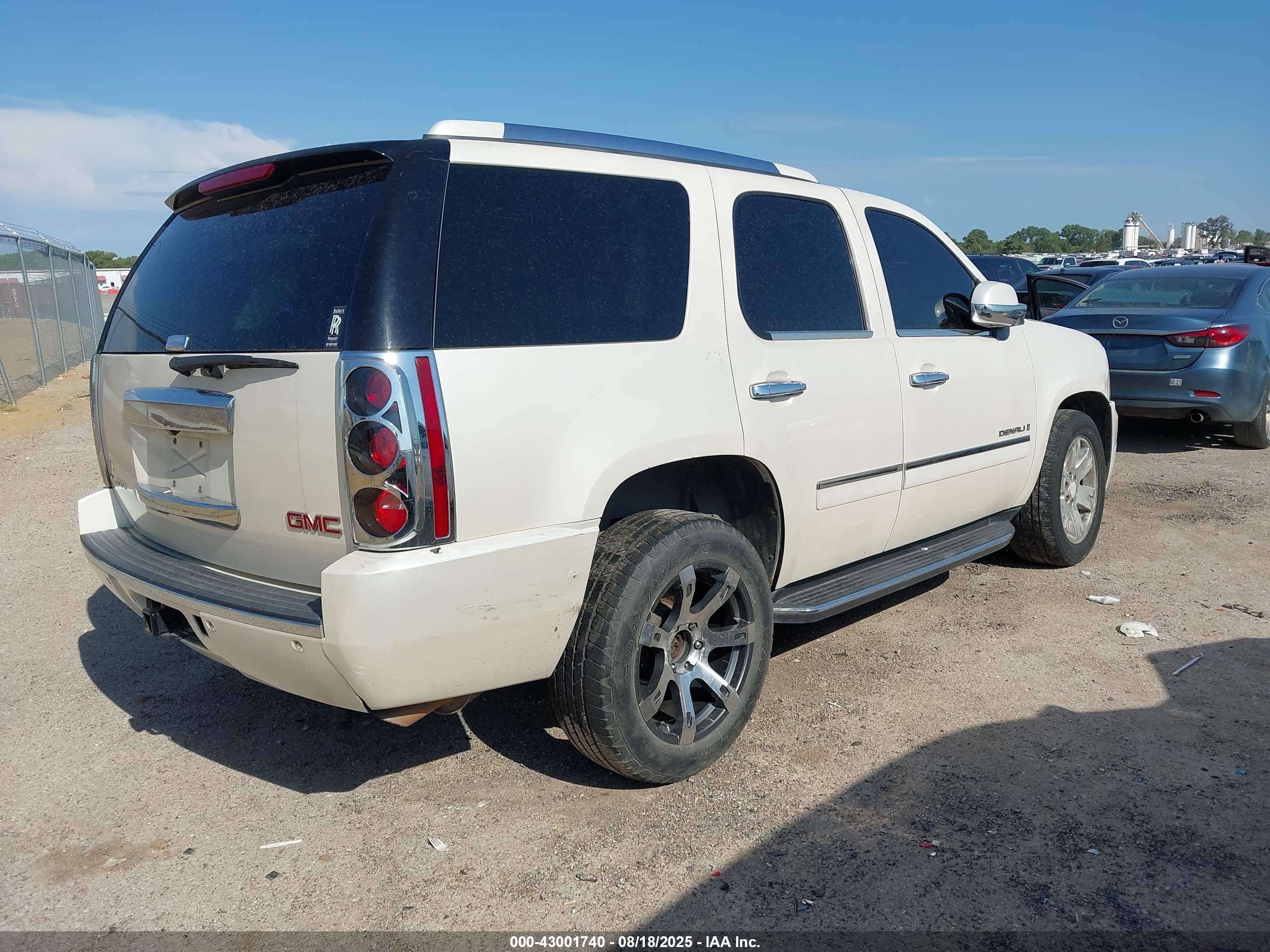 GMC YUKON image 4