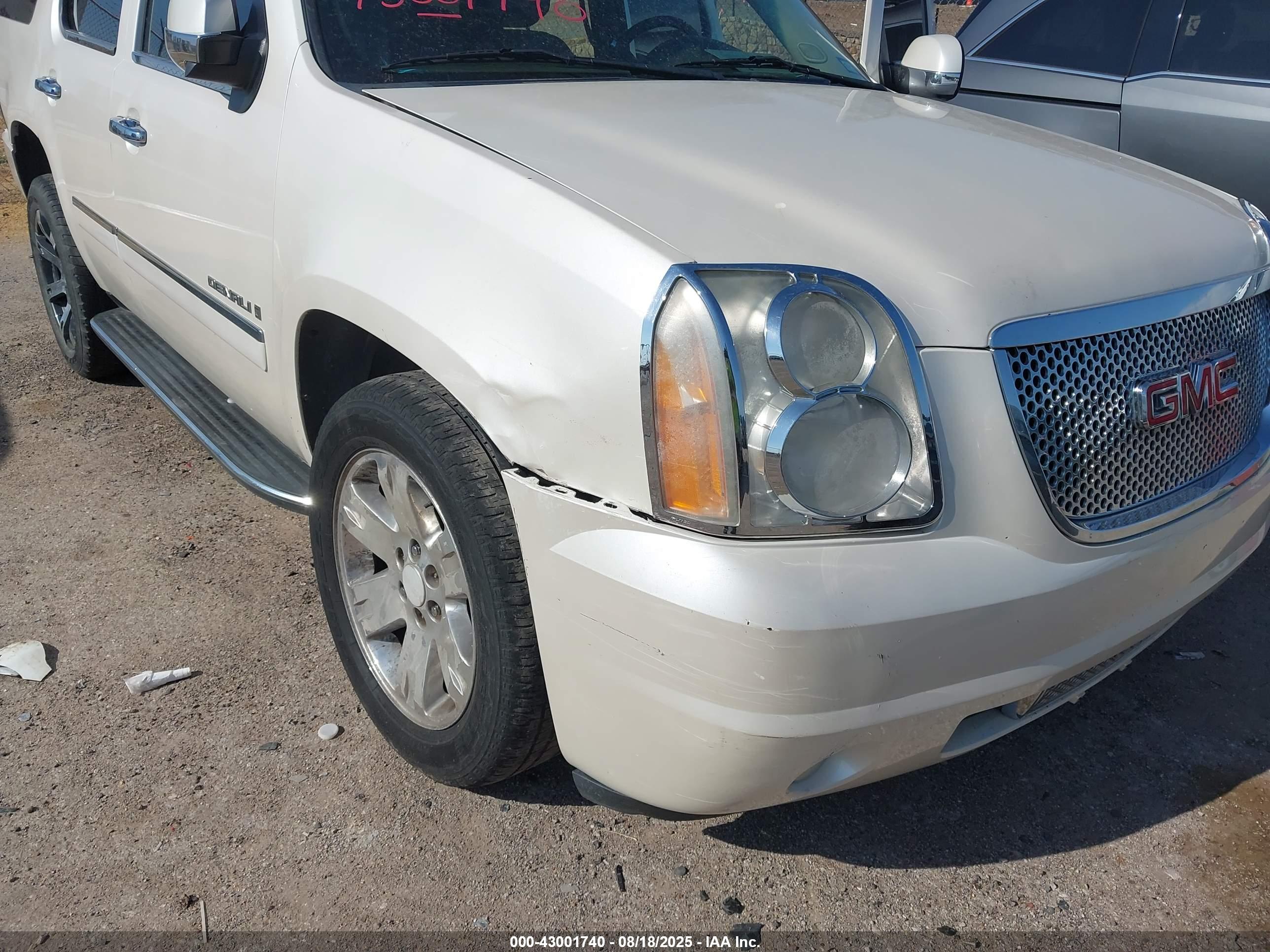 GMC YUKON image 6