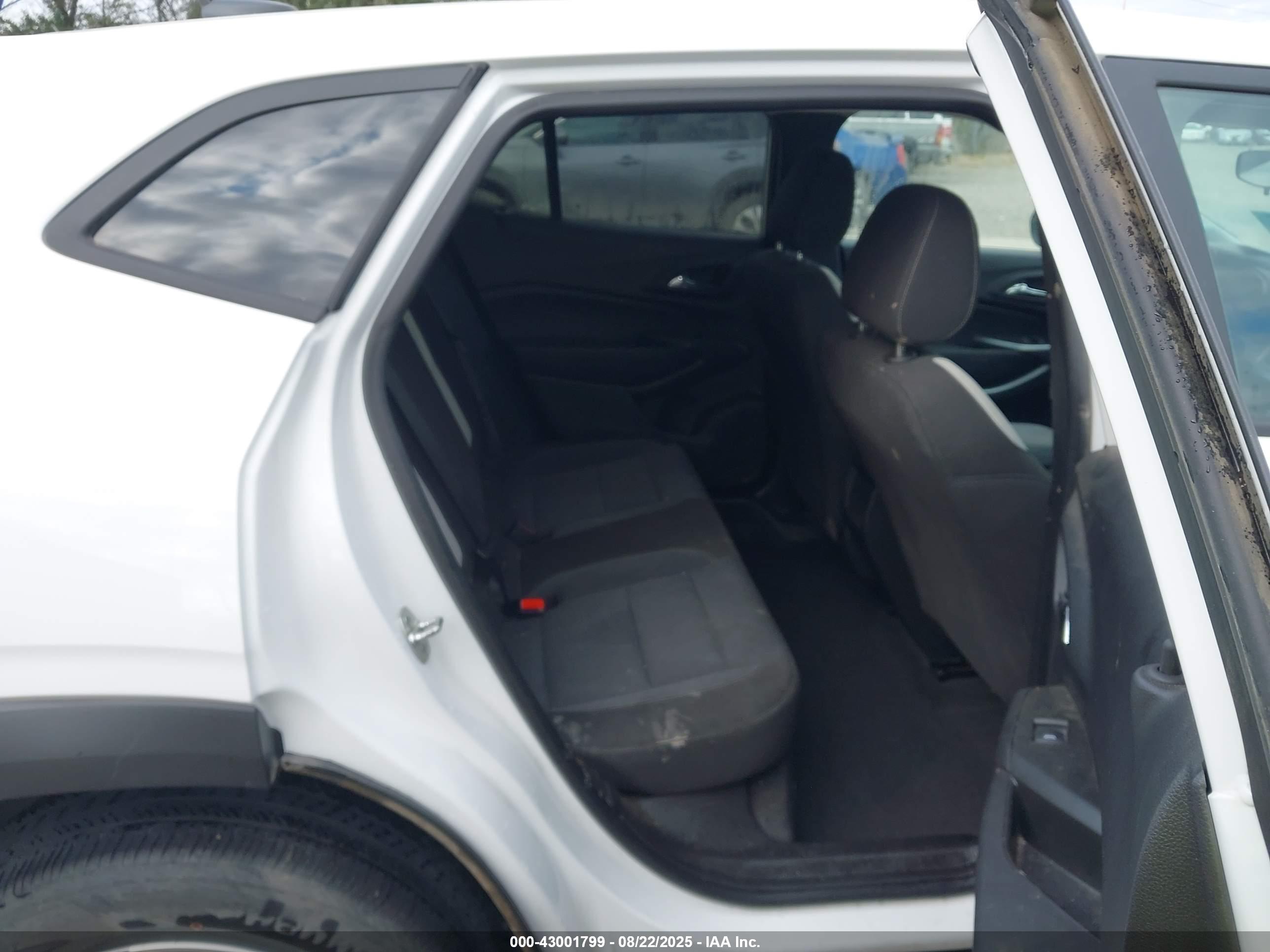 CHEVROLET TRAX image 8