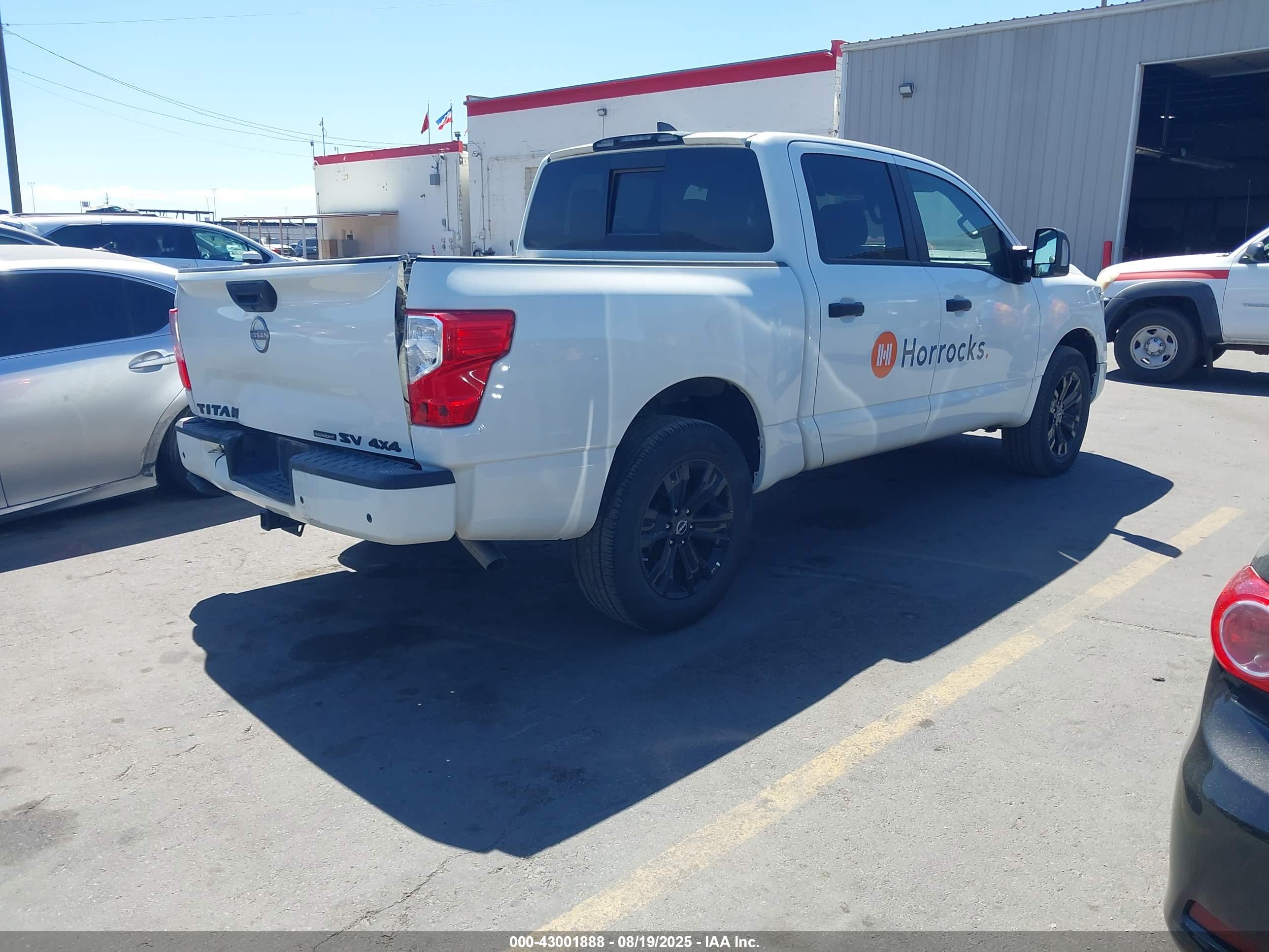 NISSAN TITAN image 4