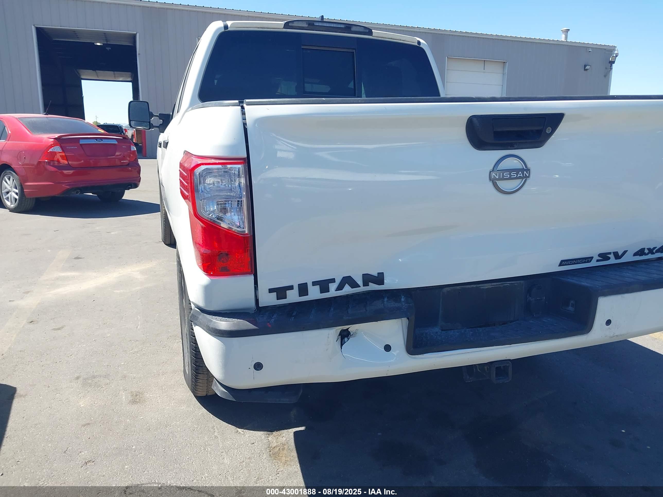 NISSAN TITAN image 6