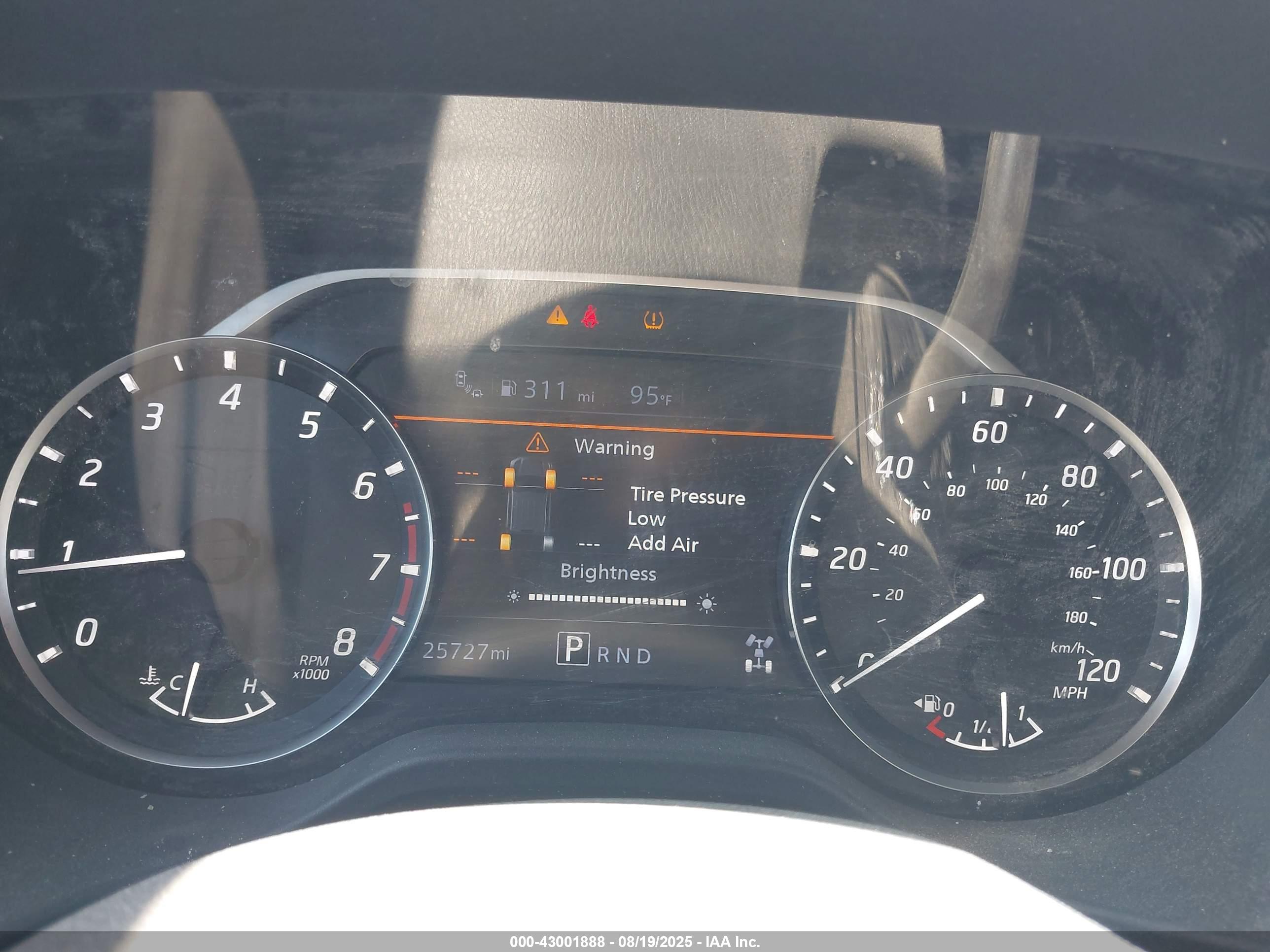 NISSAN TITAN image 7