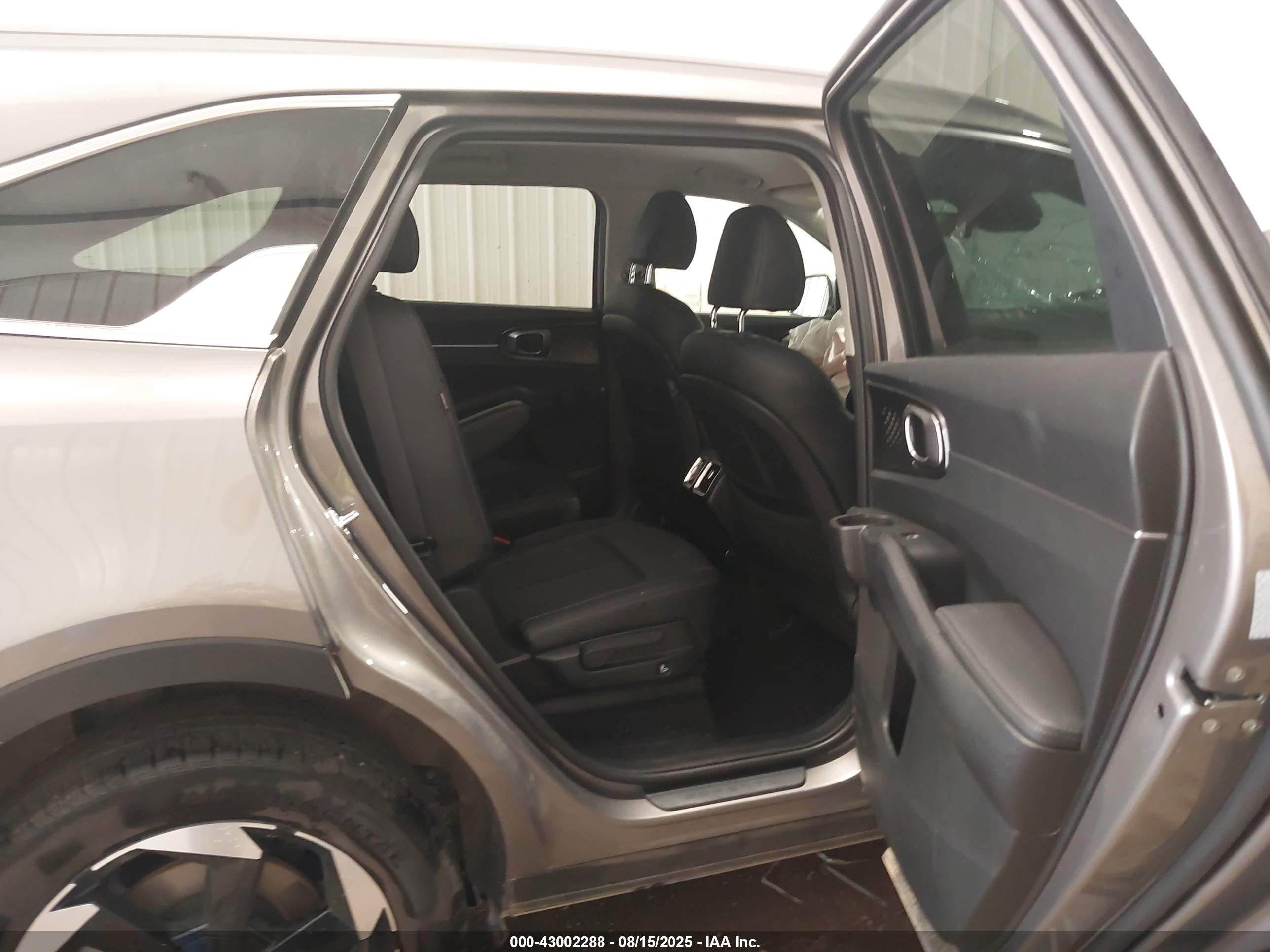 KIA SORENTO image 8