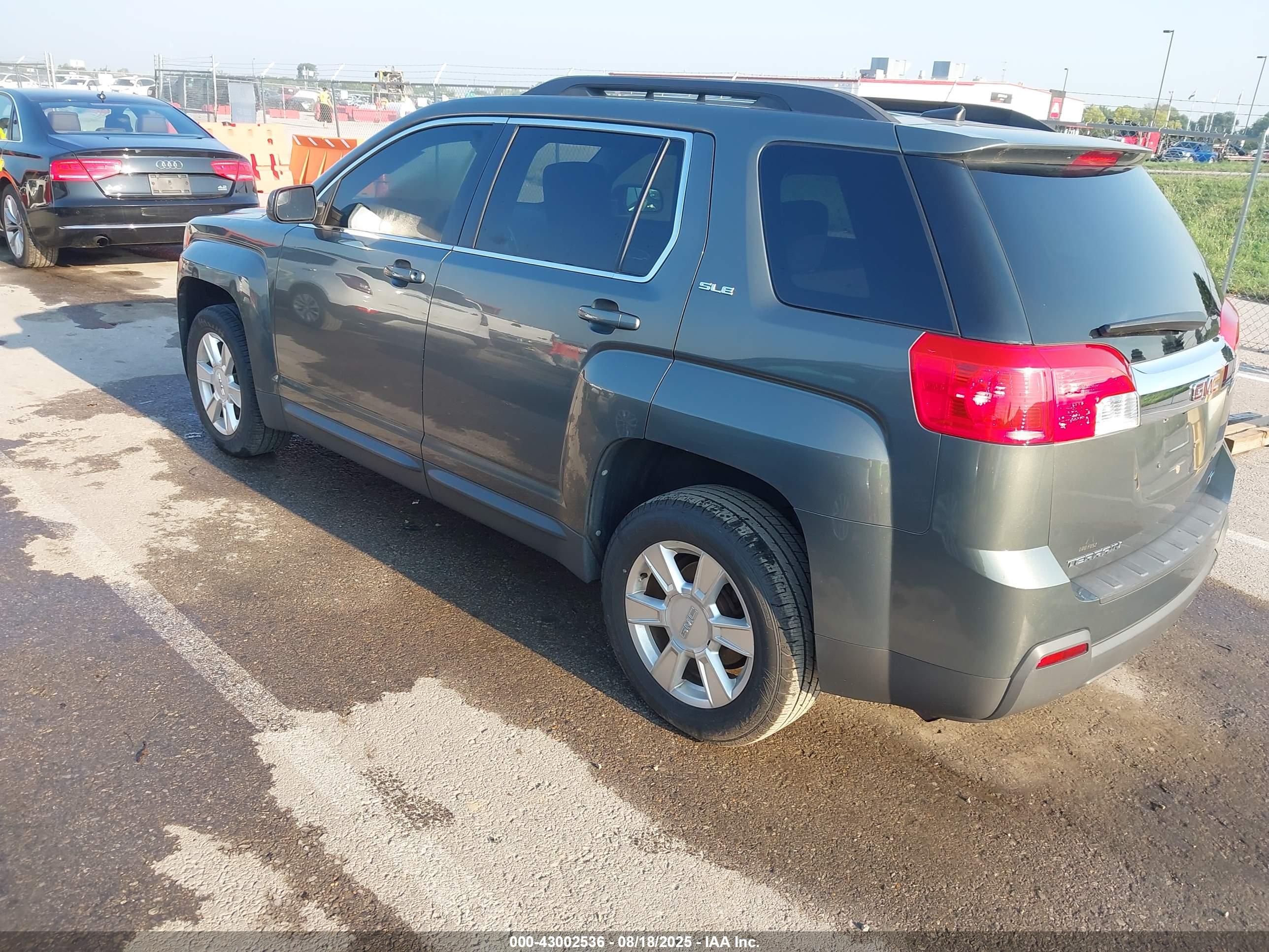 GMC TERRAIN image 3