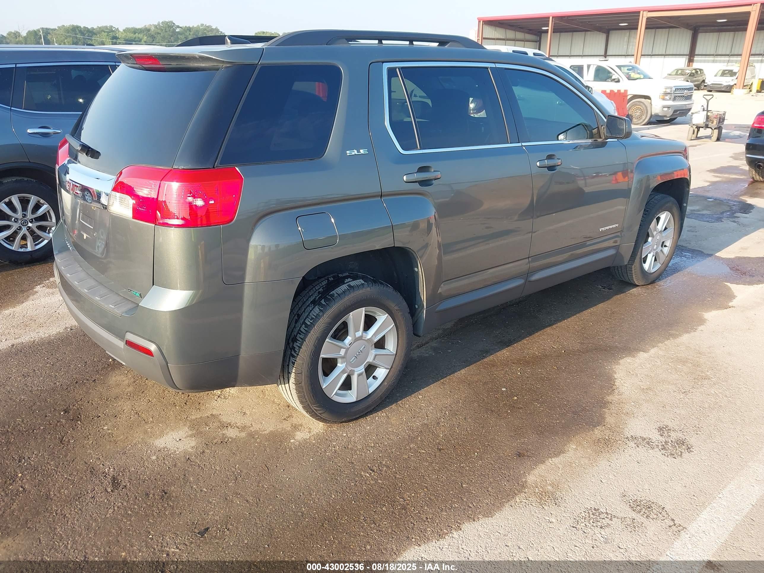 GMC TERRAIN image 4