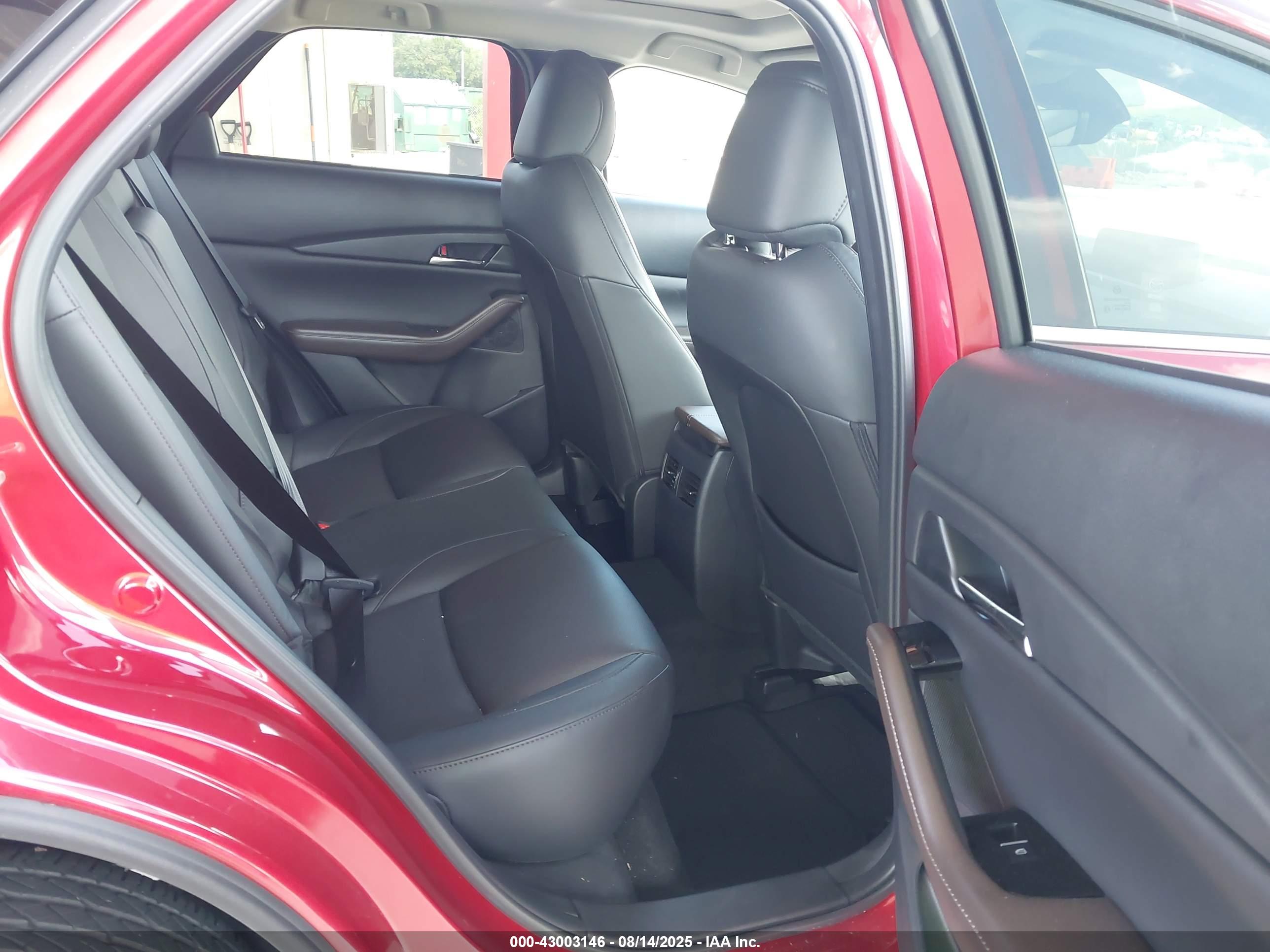 MAZDA CX-30 image 8