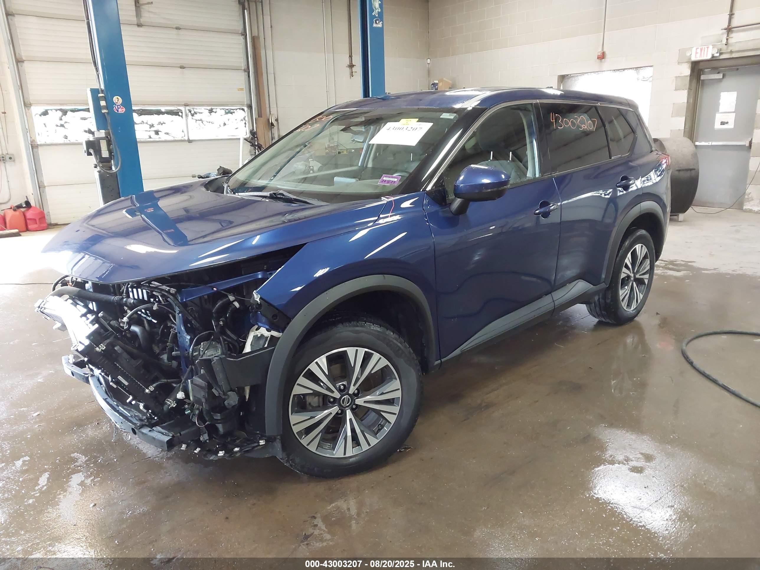 NISSAN ROGUE image 2