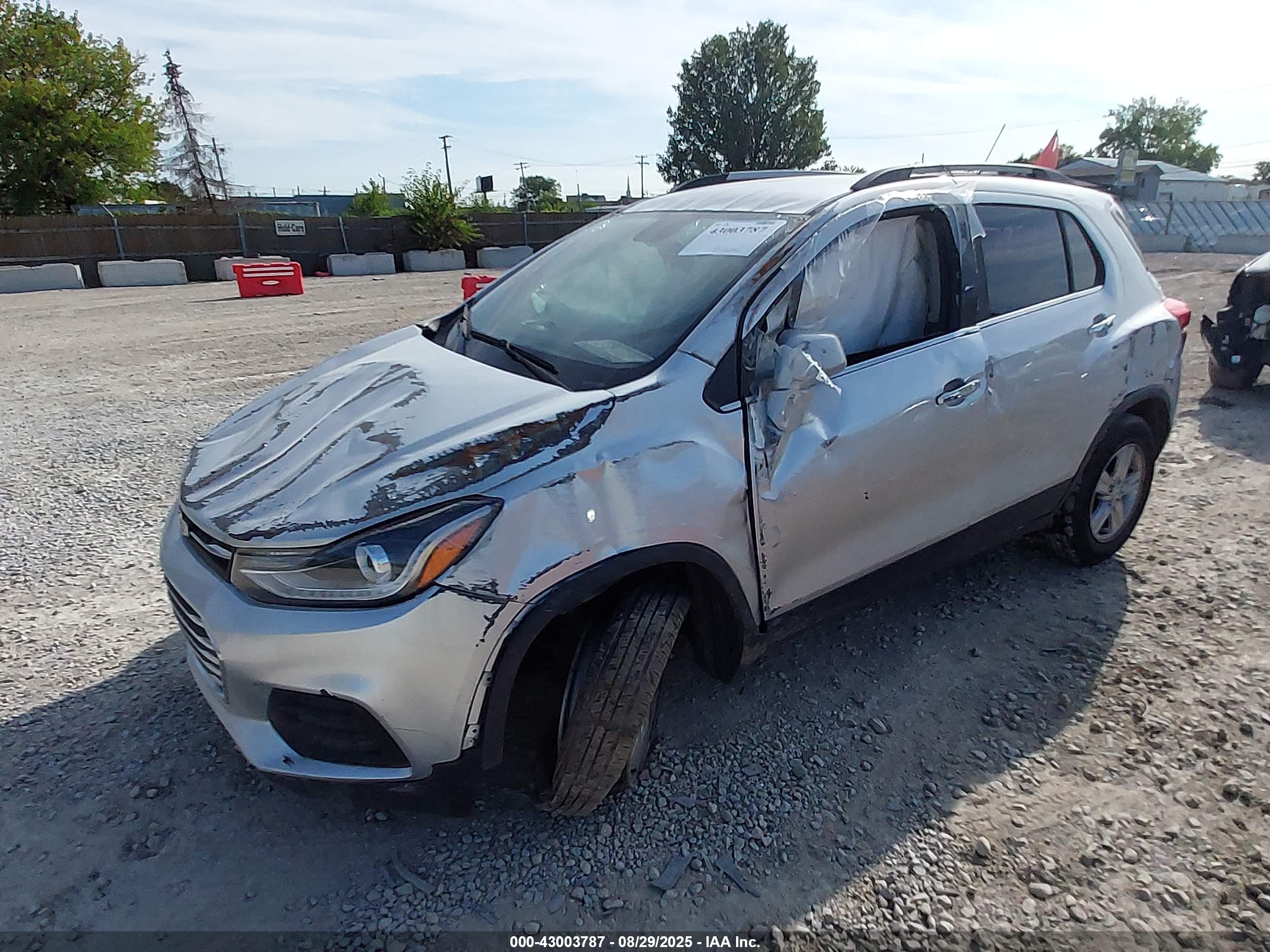 CHEVROLET TRAX image 2