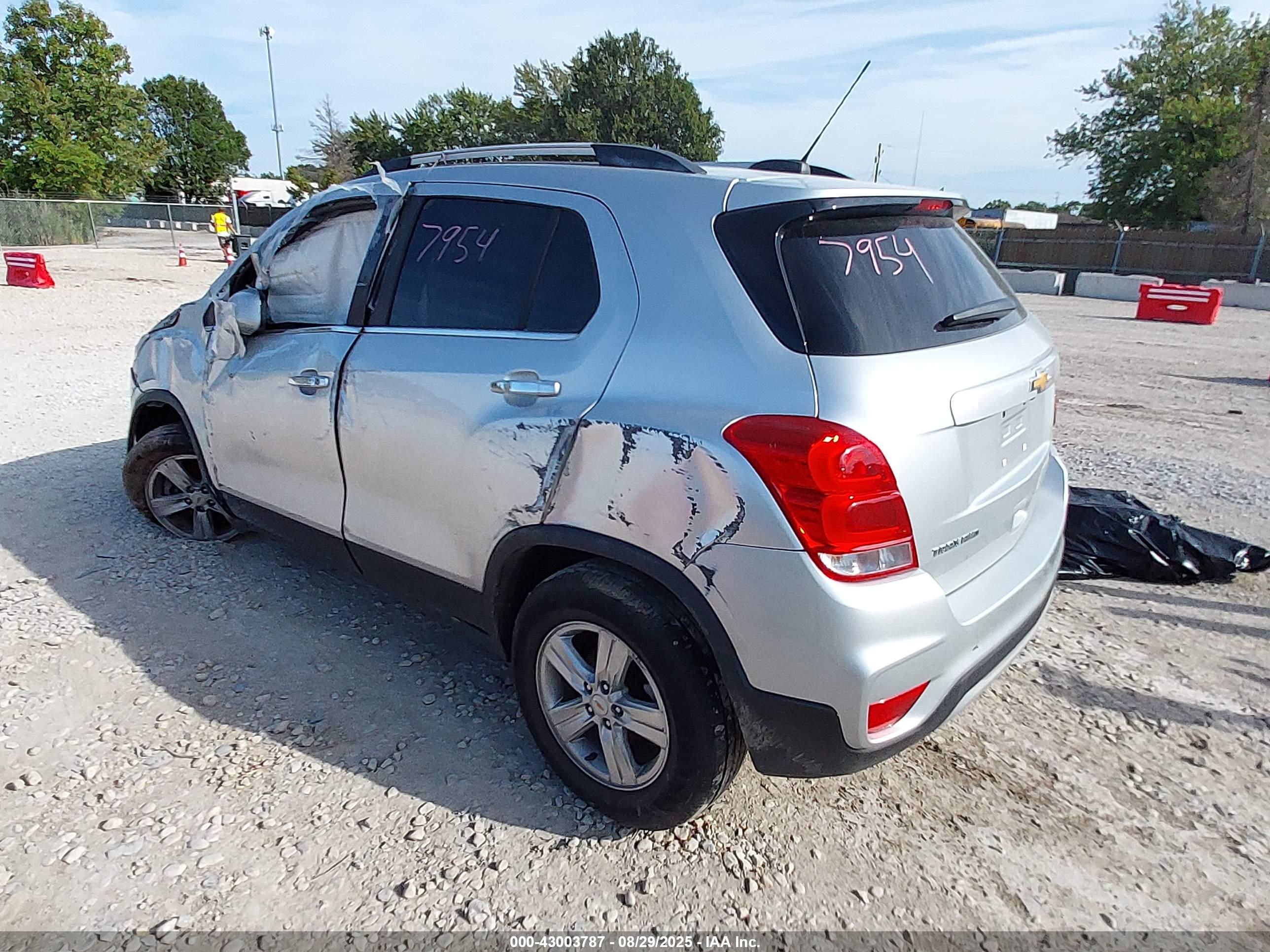 CHEVROLET TRAX image 3