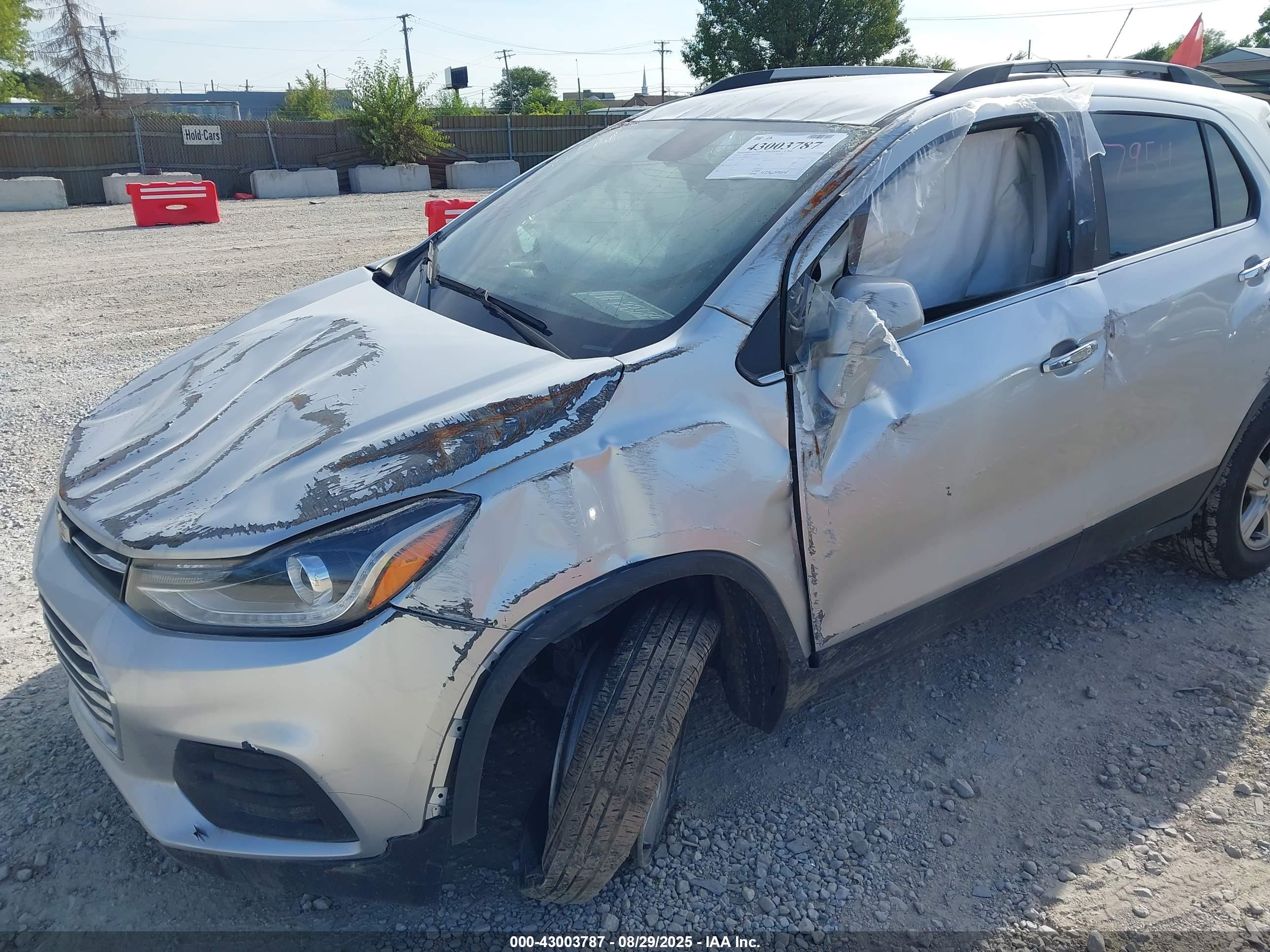 CHEVROLET TRAX image 6