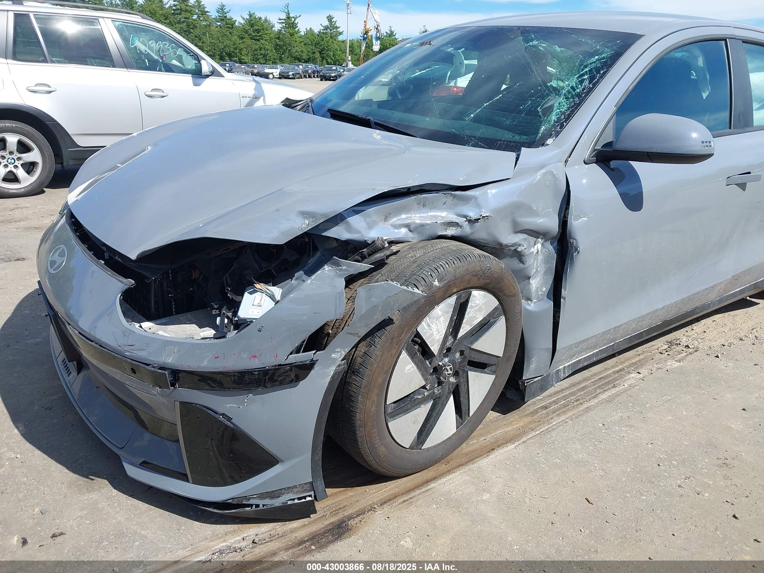 HYUNDAI IONIQ image 6