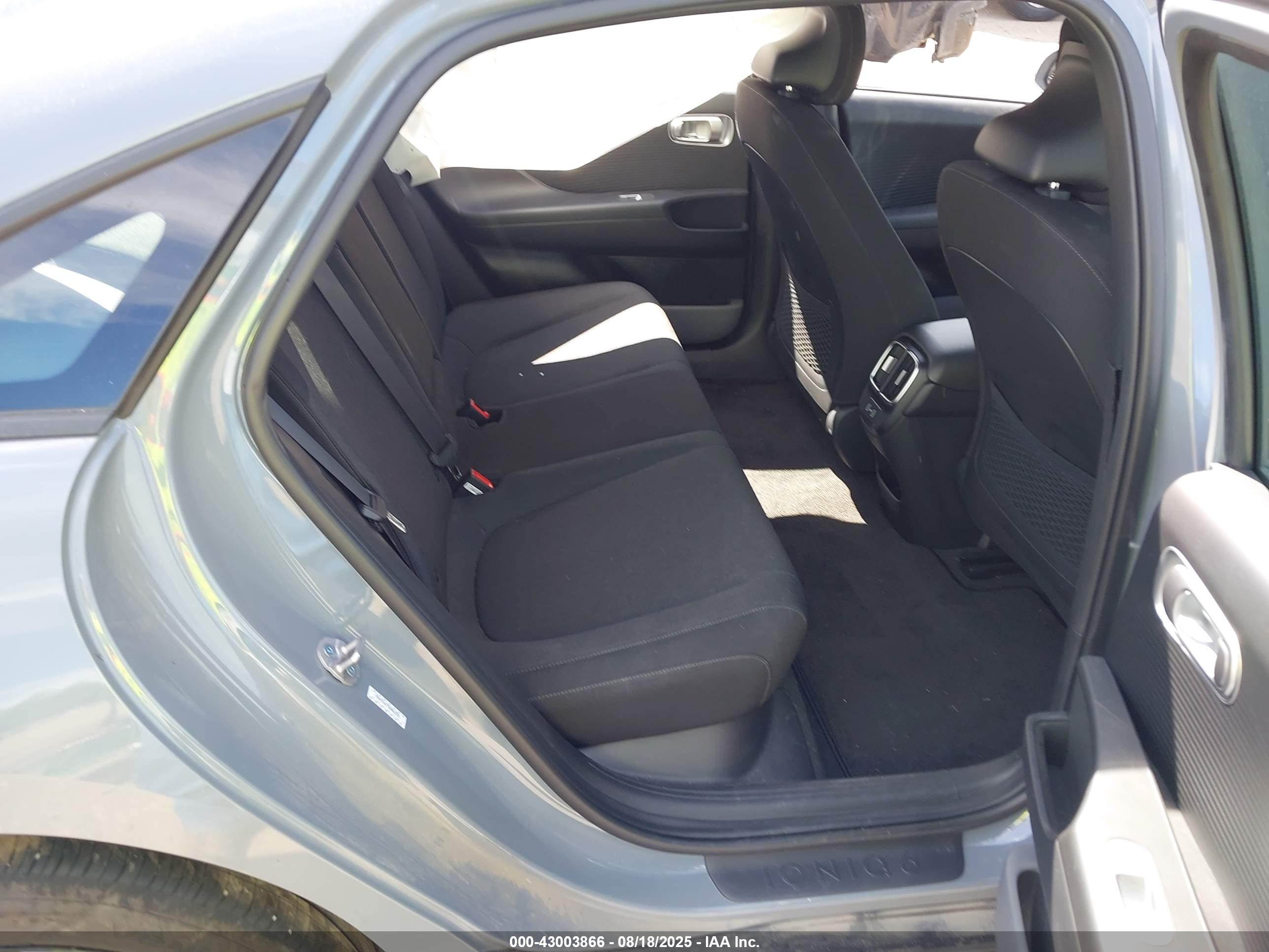 HYUNDAI IONIQ image 8