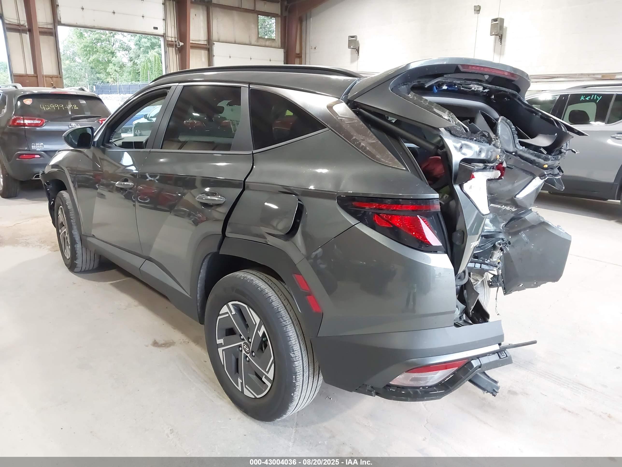 HYUNDAI TUCSON image 3