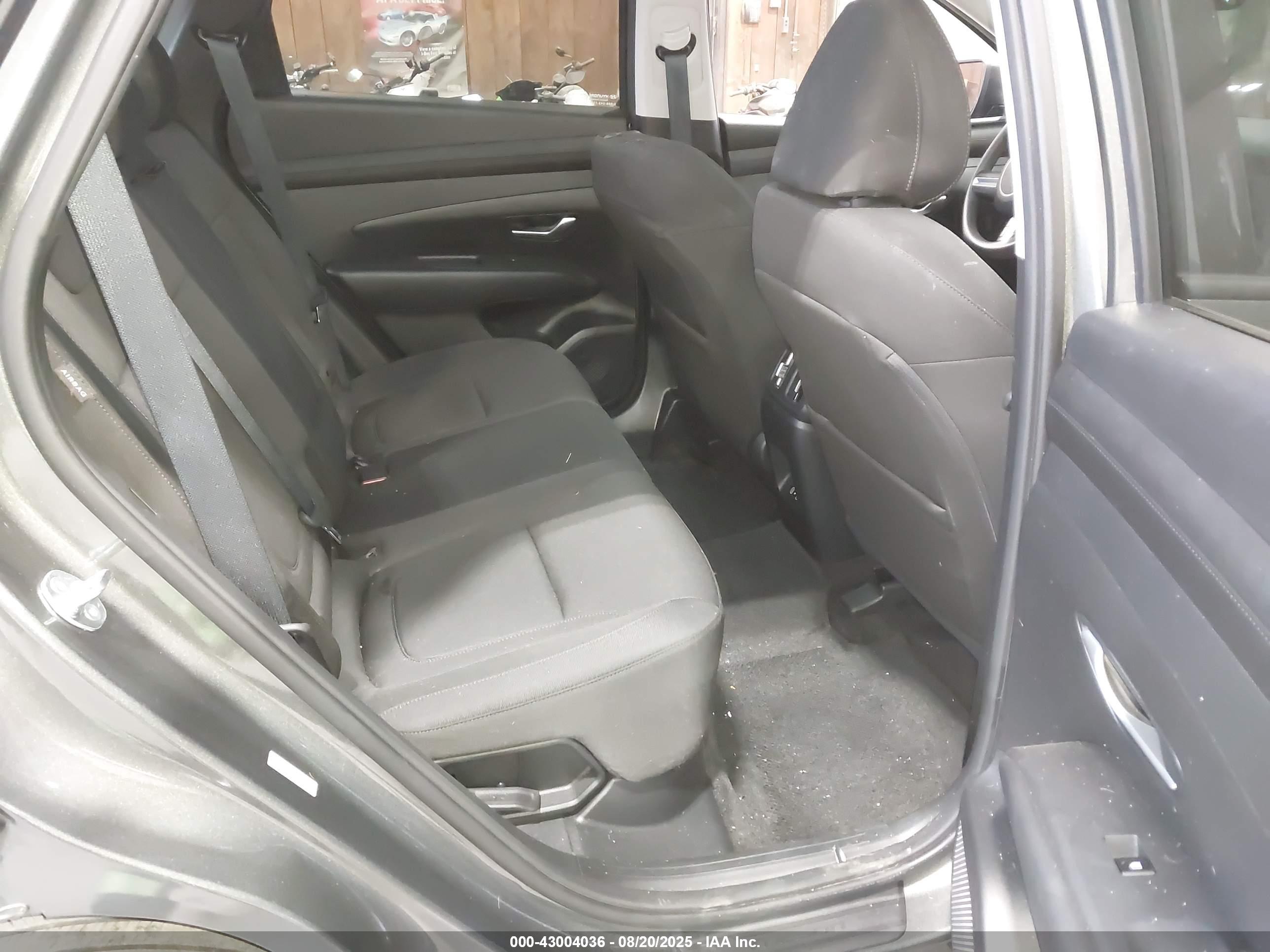 HYUNDAI TUCSON image 8