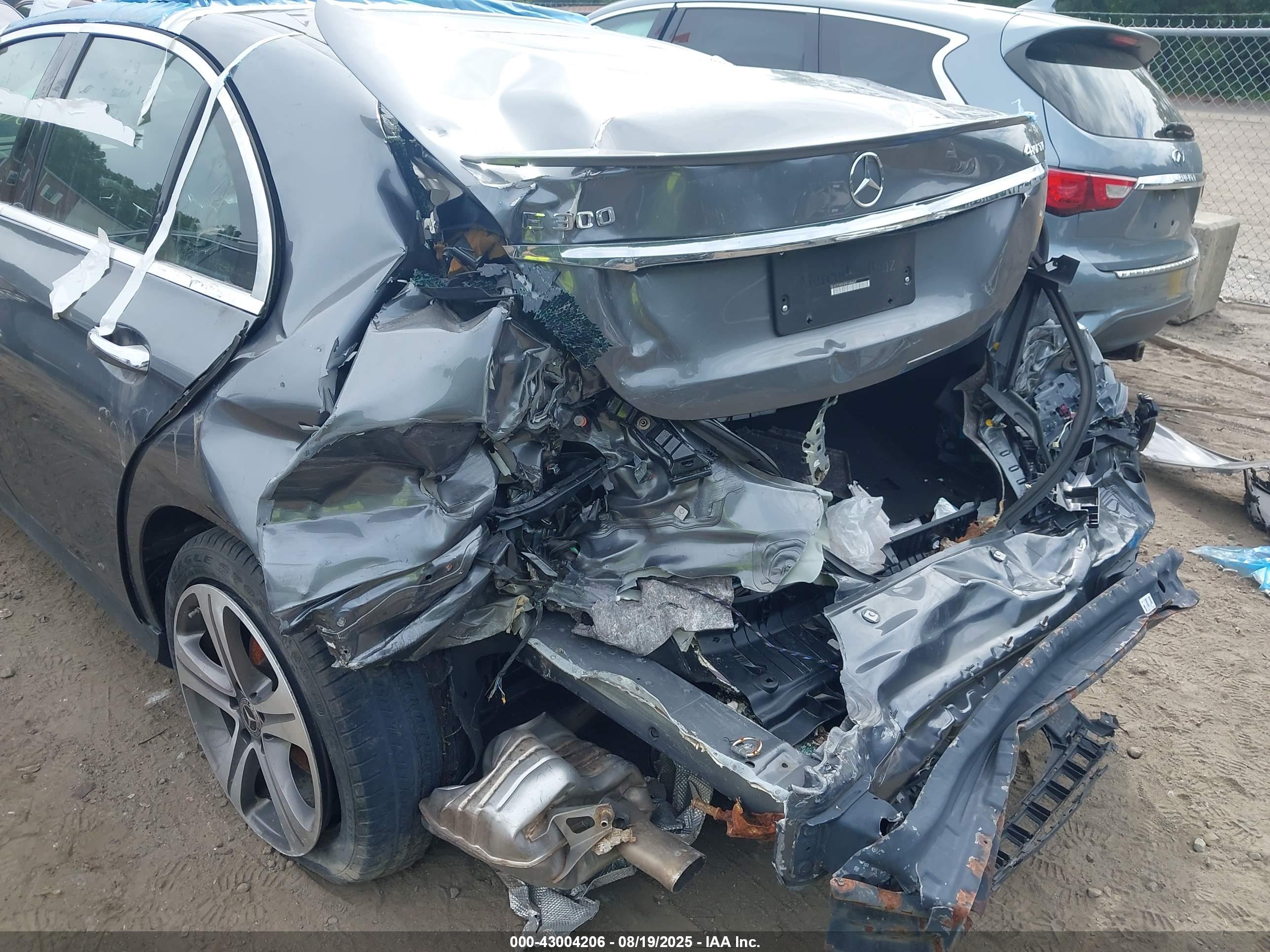 MERCEDES-BENZ E image 6
