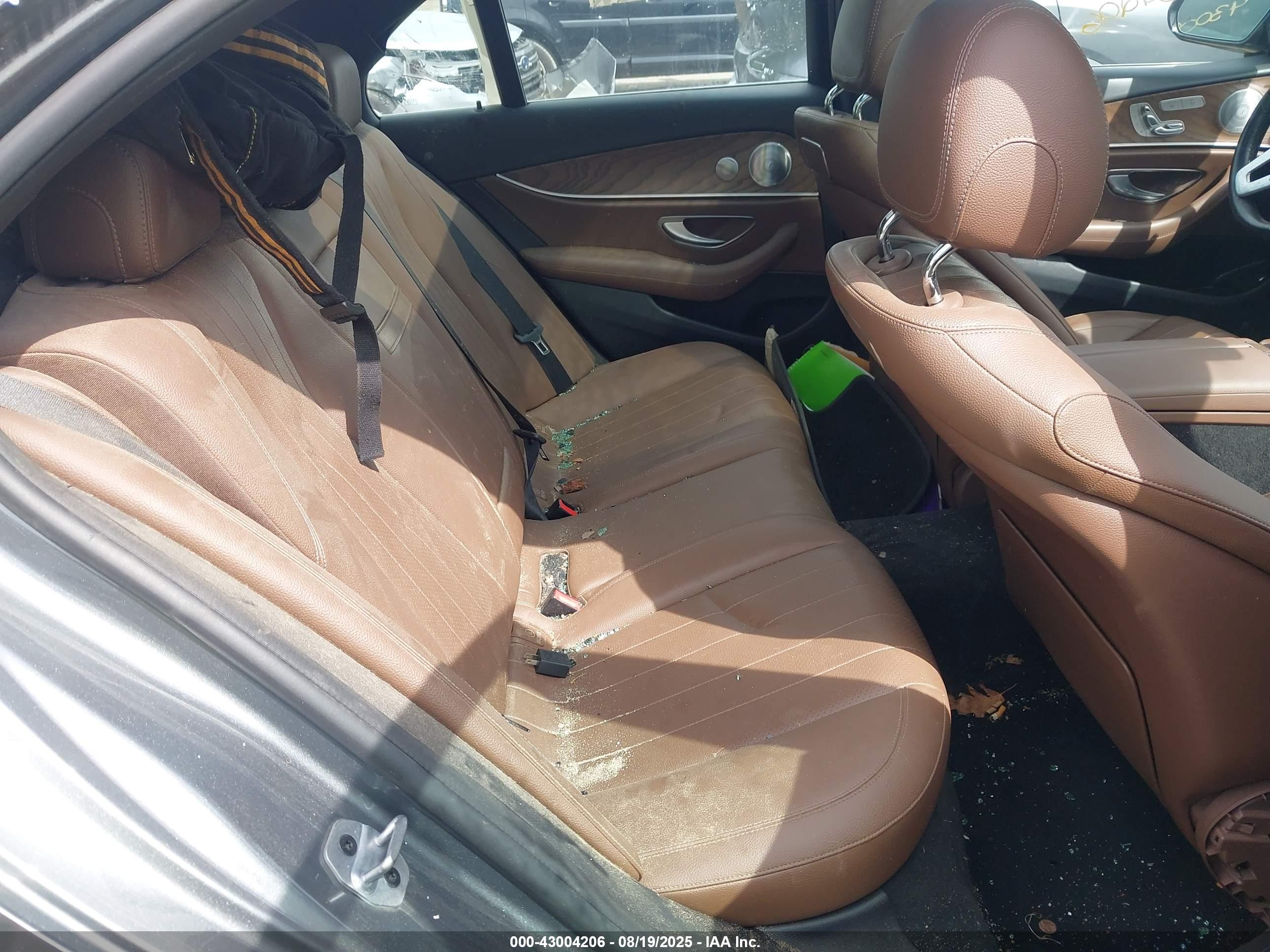 MERCEDES-BENZ E image 8