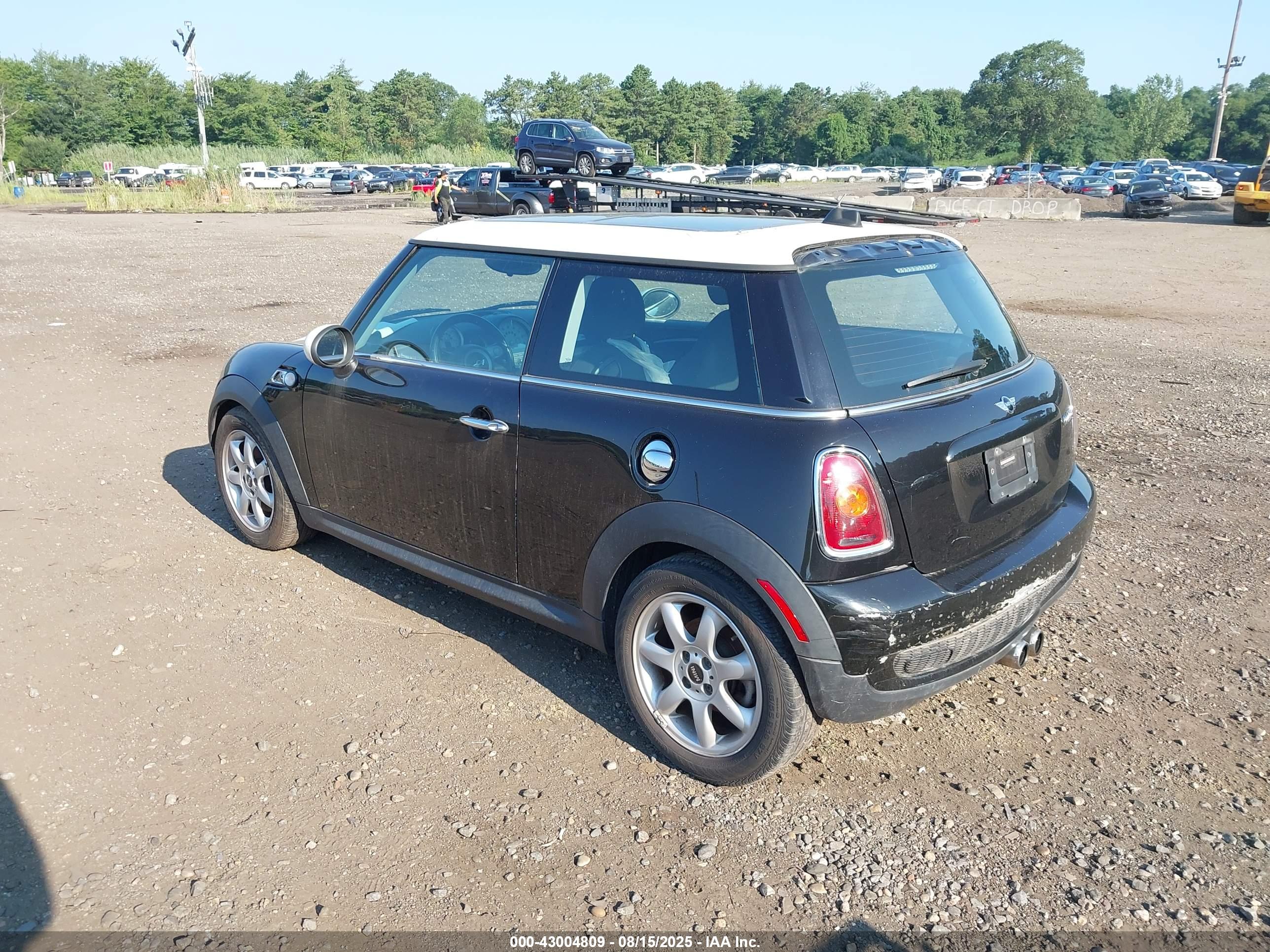 MINI COOPER image 3