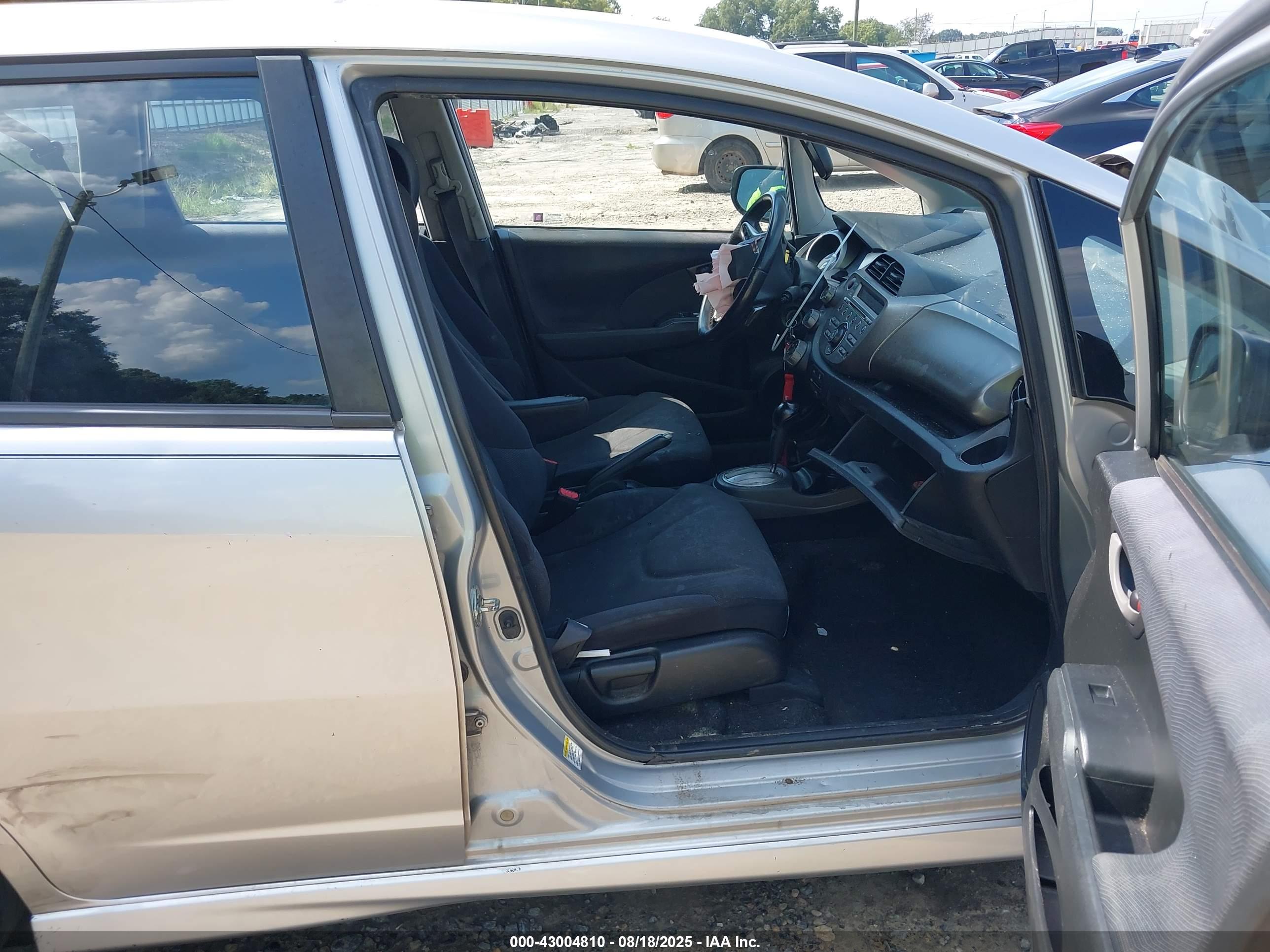 HONDA FIT image 5