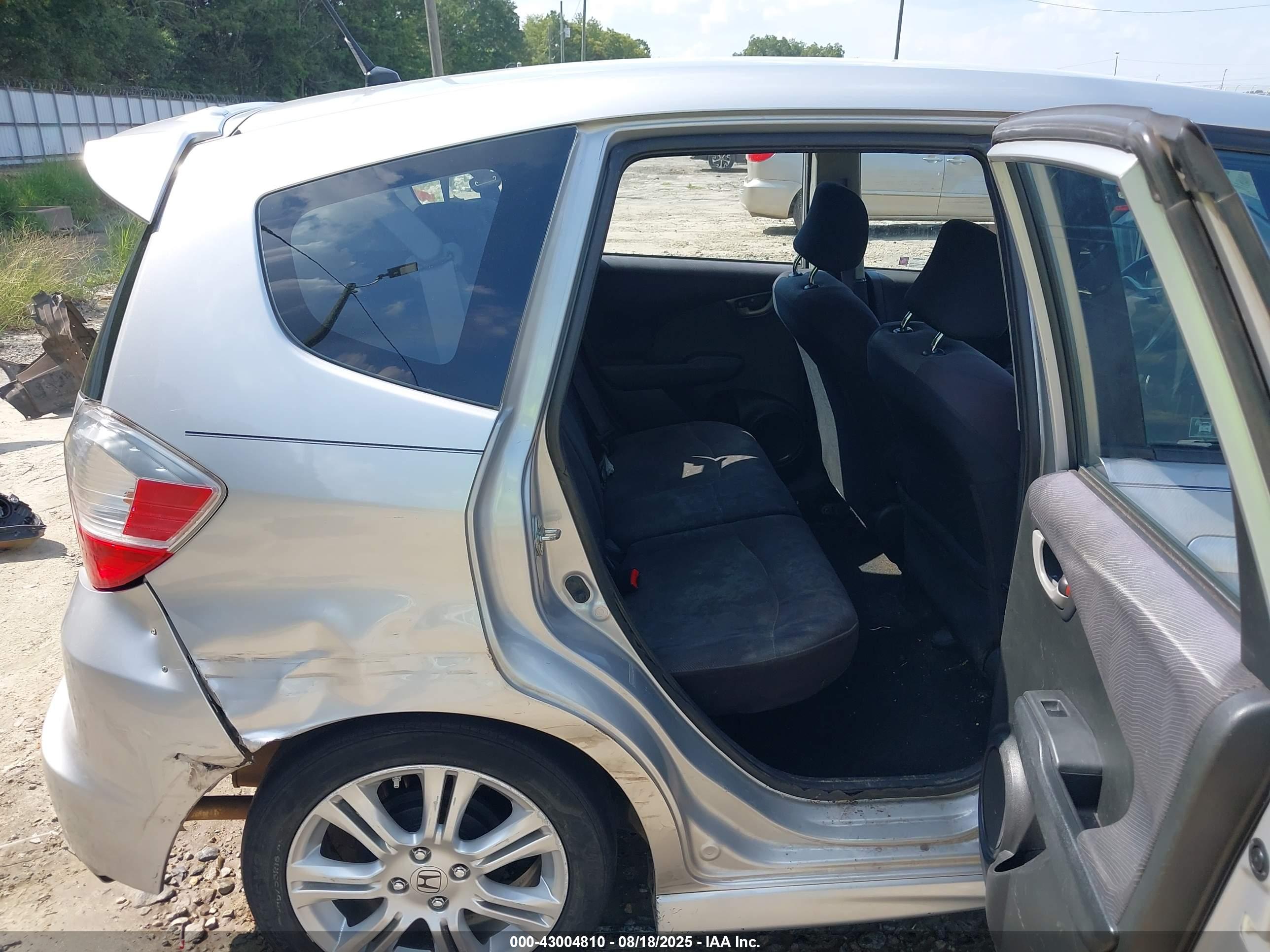 HONDA FIT image 8