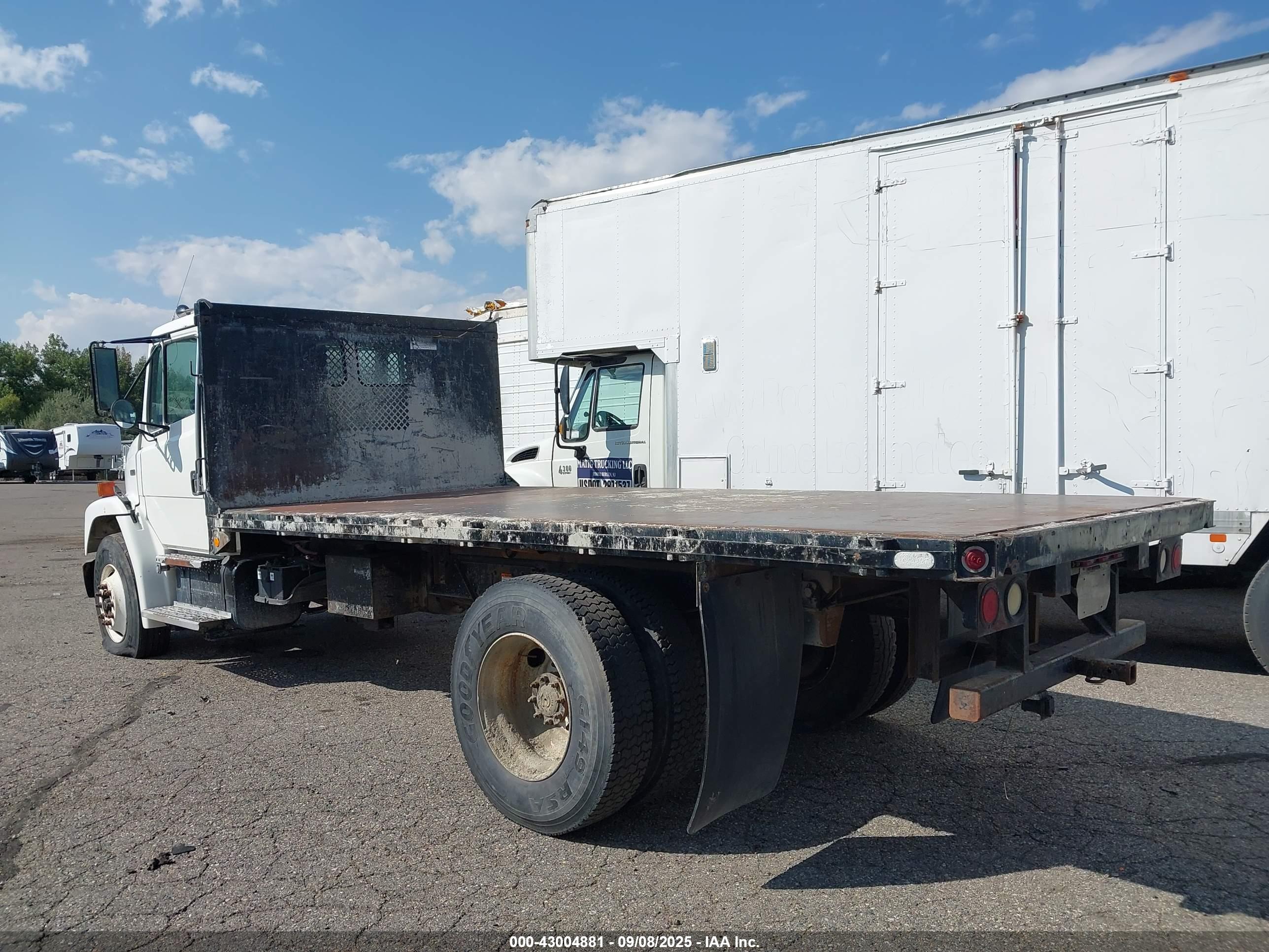 FREIGHTLINER MEDIUM image 3