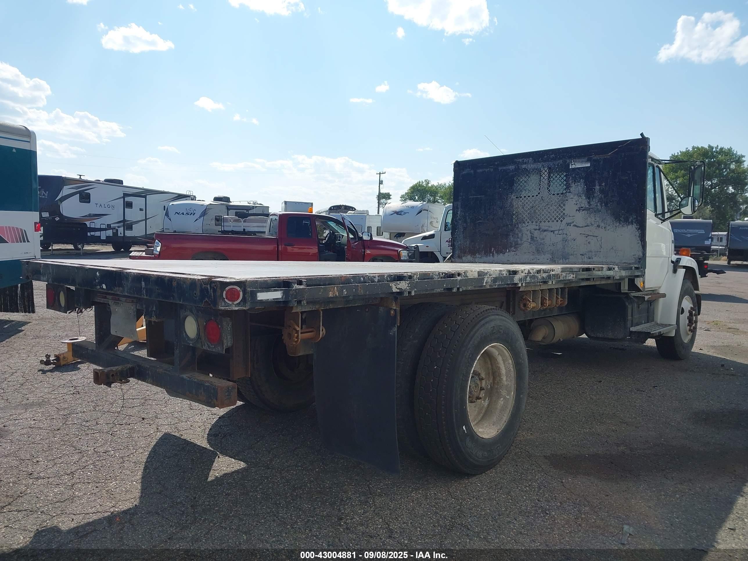 FREIGHTLINER MEDIUM image 4