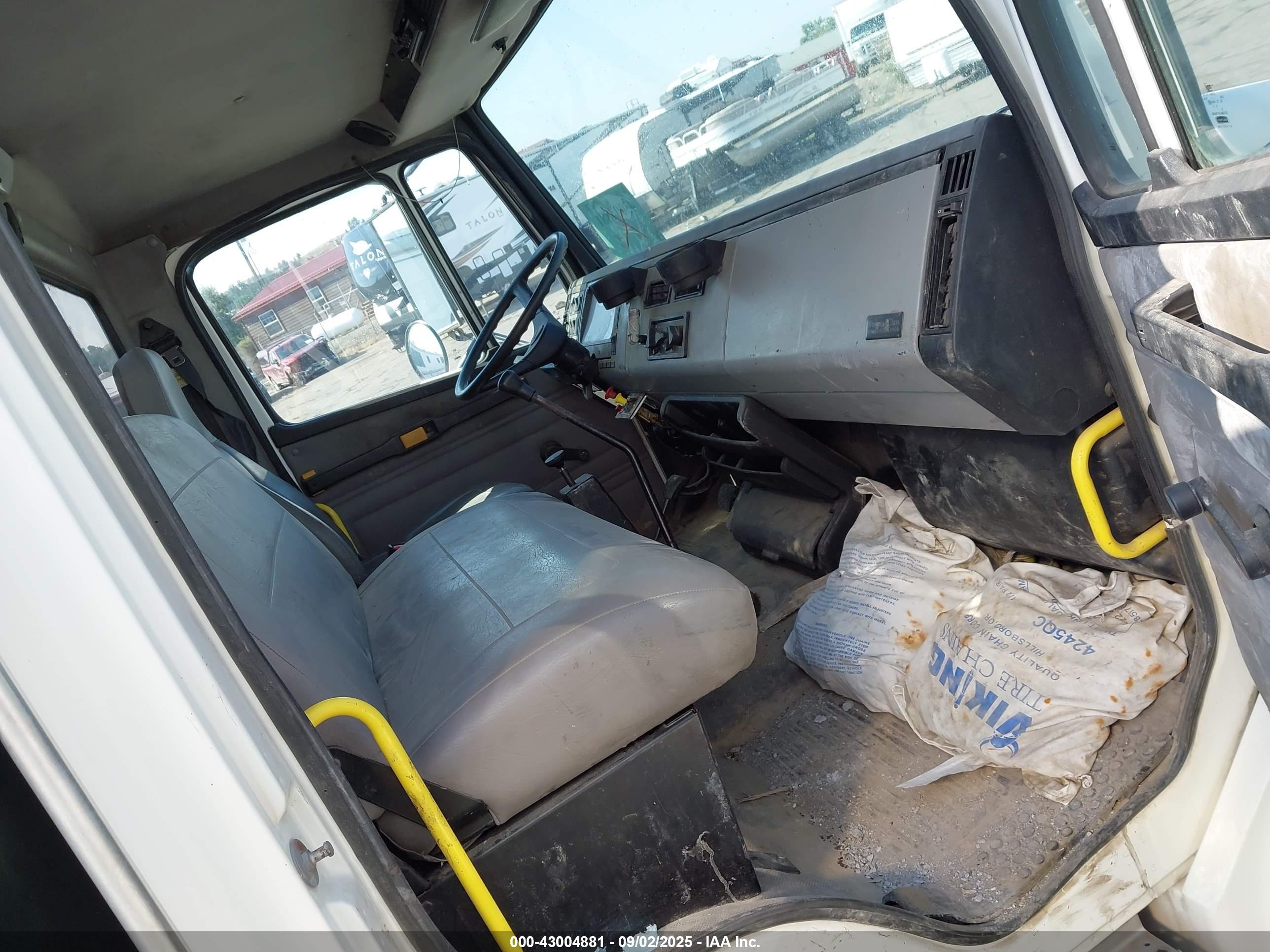 FREIGHTLINER MEDIUM image 7