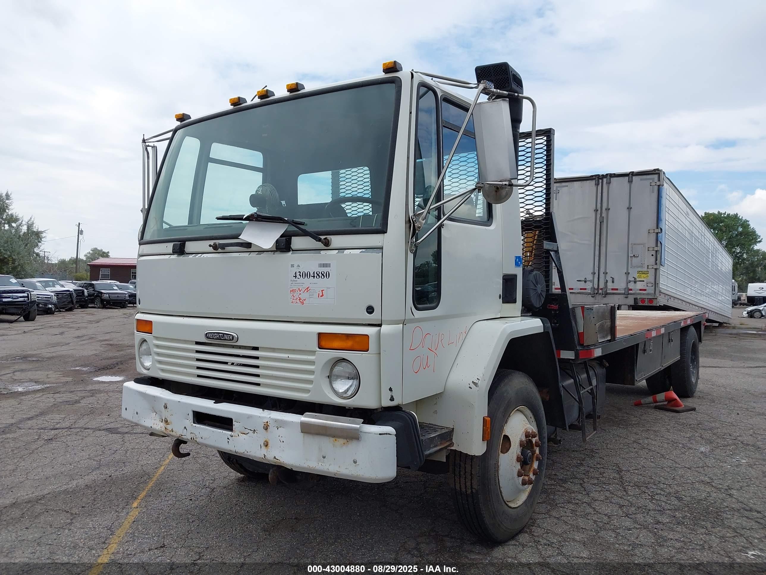 FREIGHTLINER HC image 2
