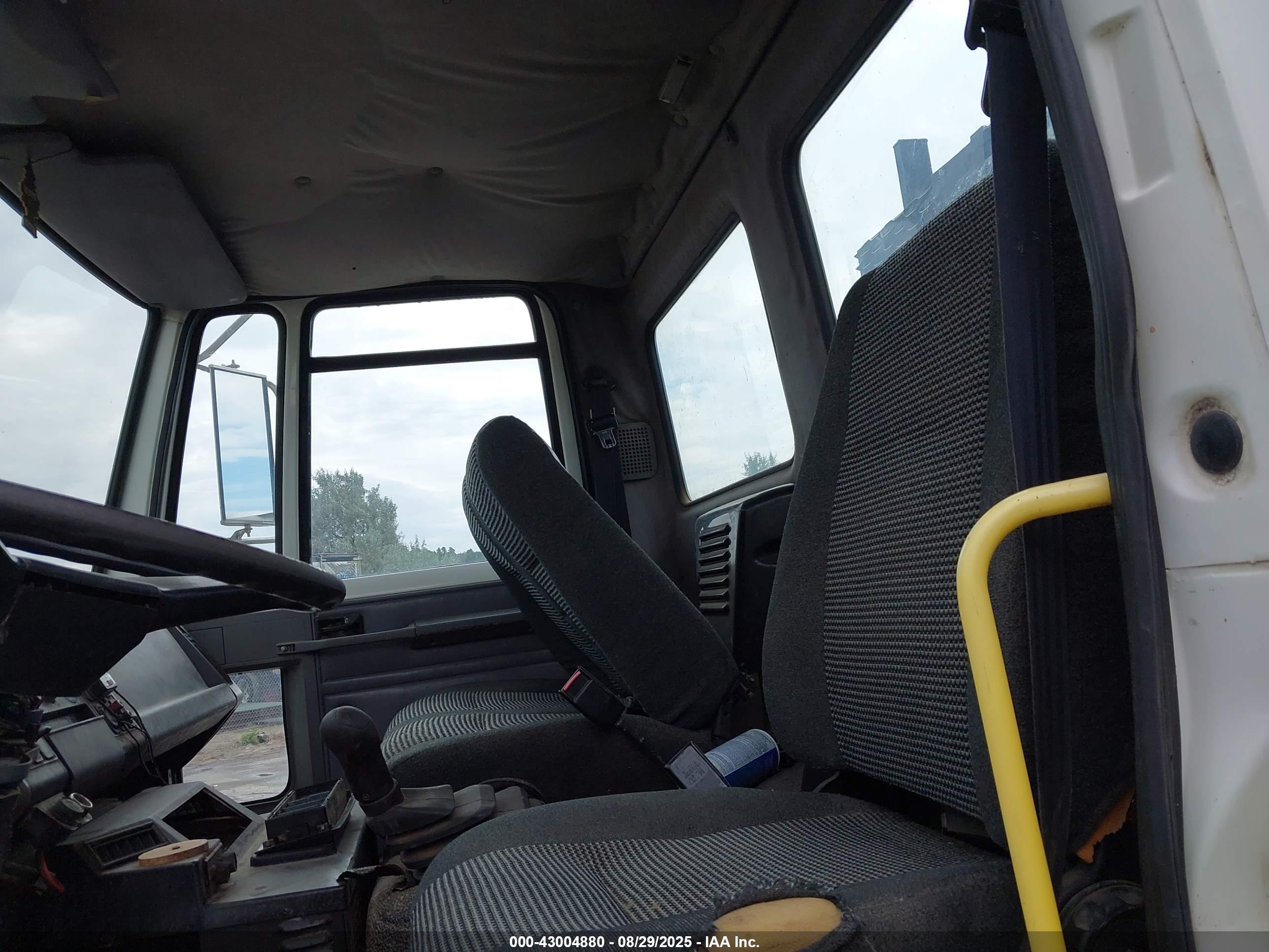 FREIGHTLINER HC image 7